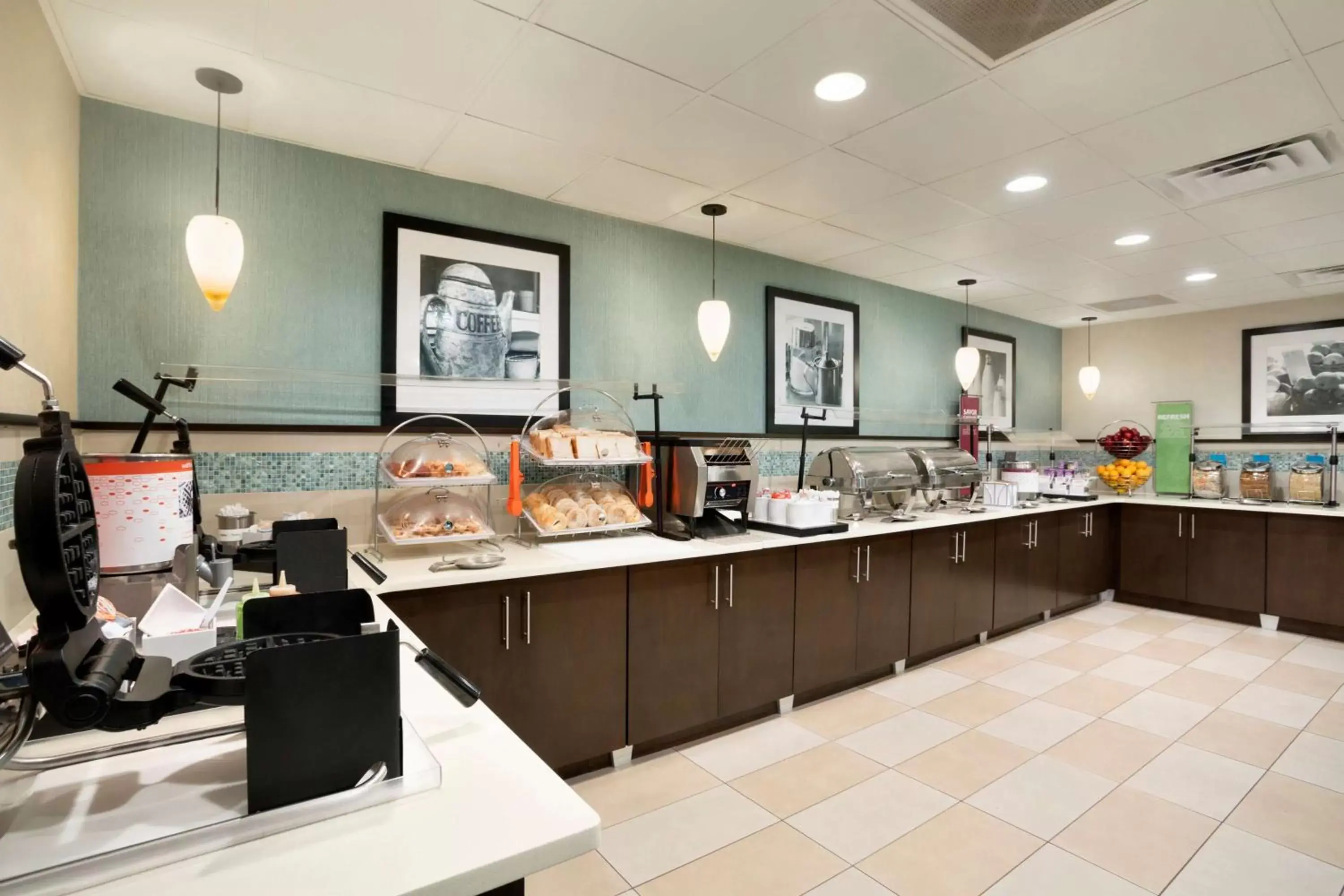 Breakfast, Restaurant/Places to Eat in Hampton Inn Orlando-Convention Center International Drive Area