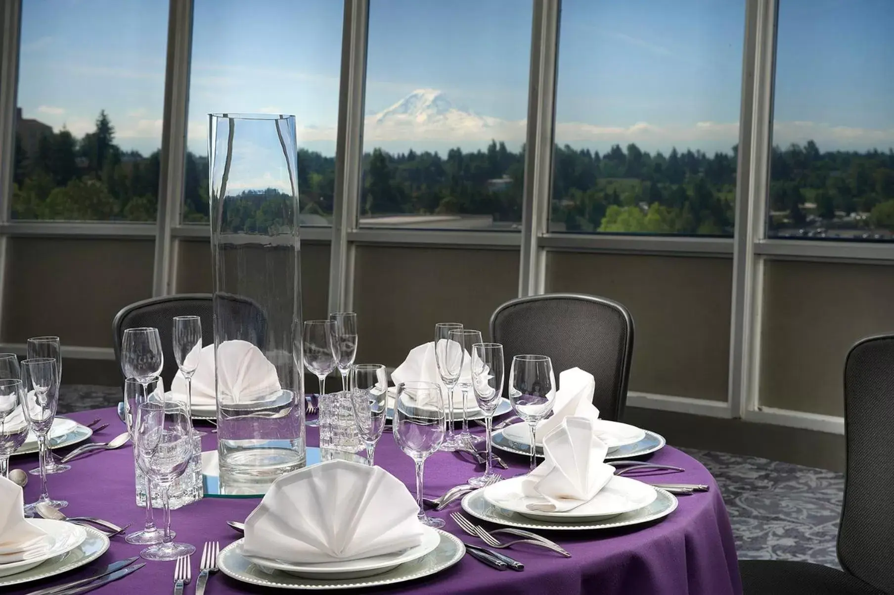 Banquet/Function facilities, Restaurant/Places to Eat in Crowne Plaza Seattle Airport, an IHG Hotel
