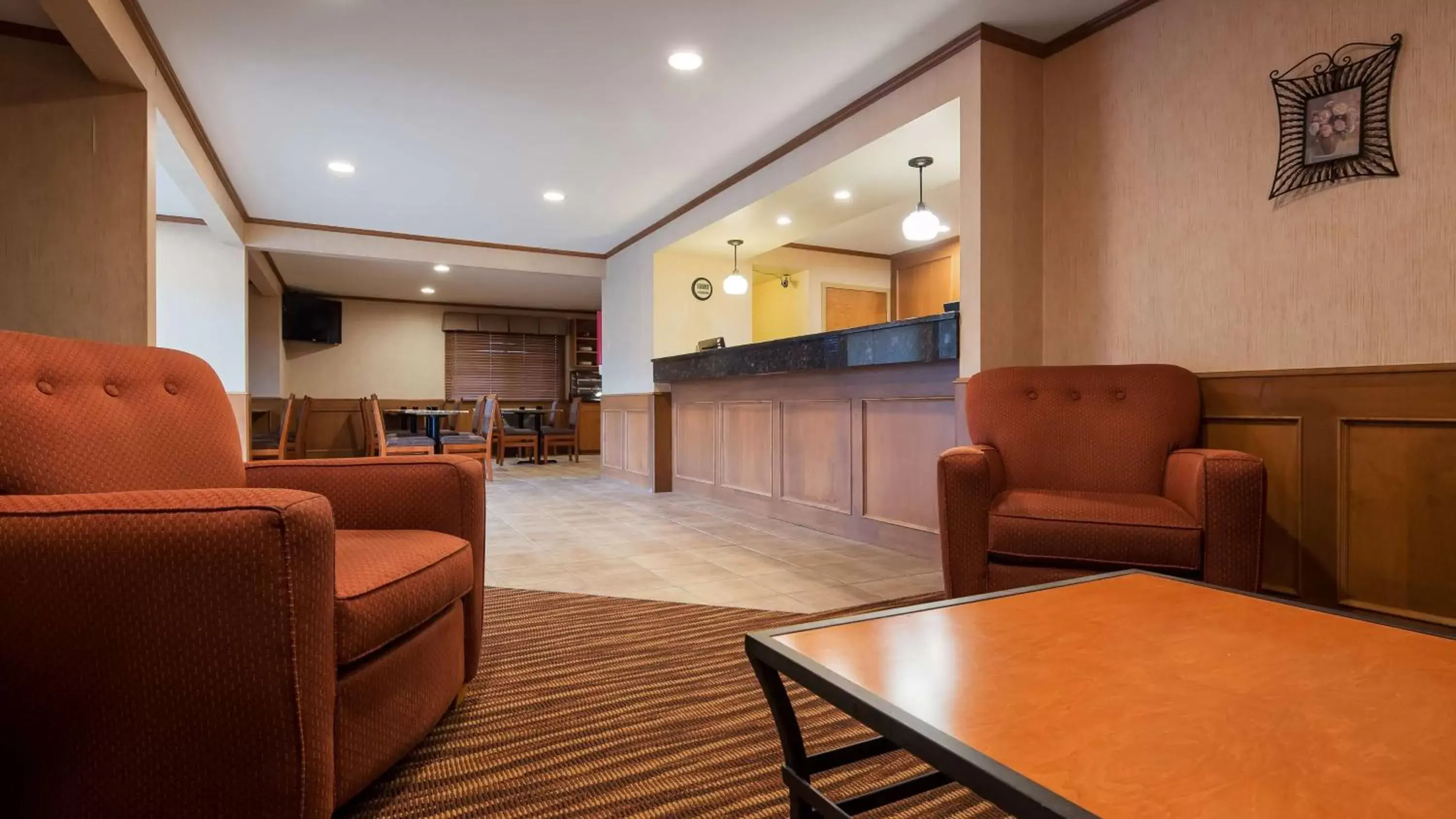 Lobby or reception, Seating Area in SureStay Plus Hotel by Best Western Salmon Arm