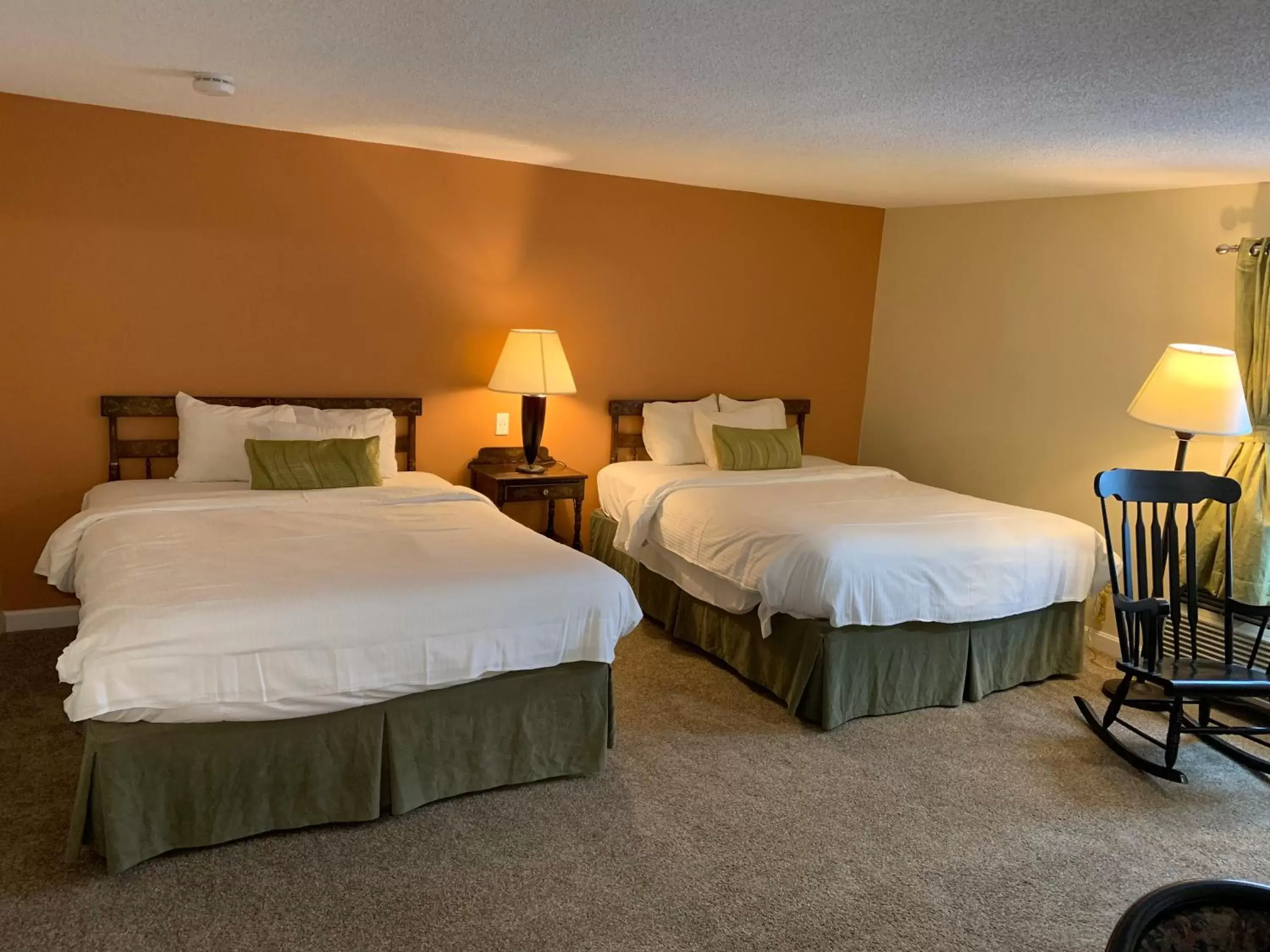 Bedroom, Bed in Four Winds Country Motel