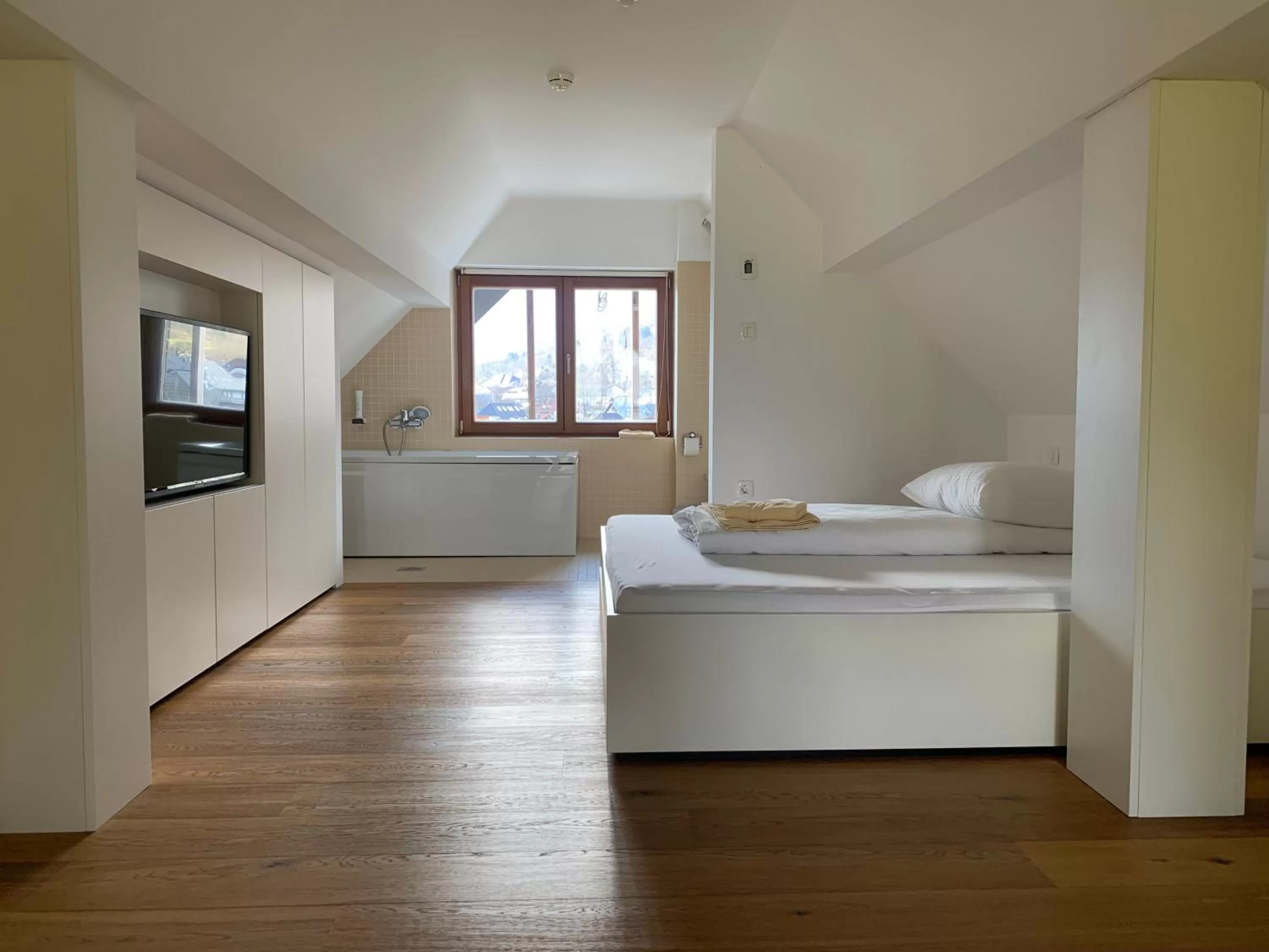 Bathroom, Bed in Hotel Sanje ob Soči ***/****