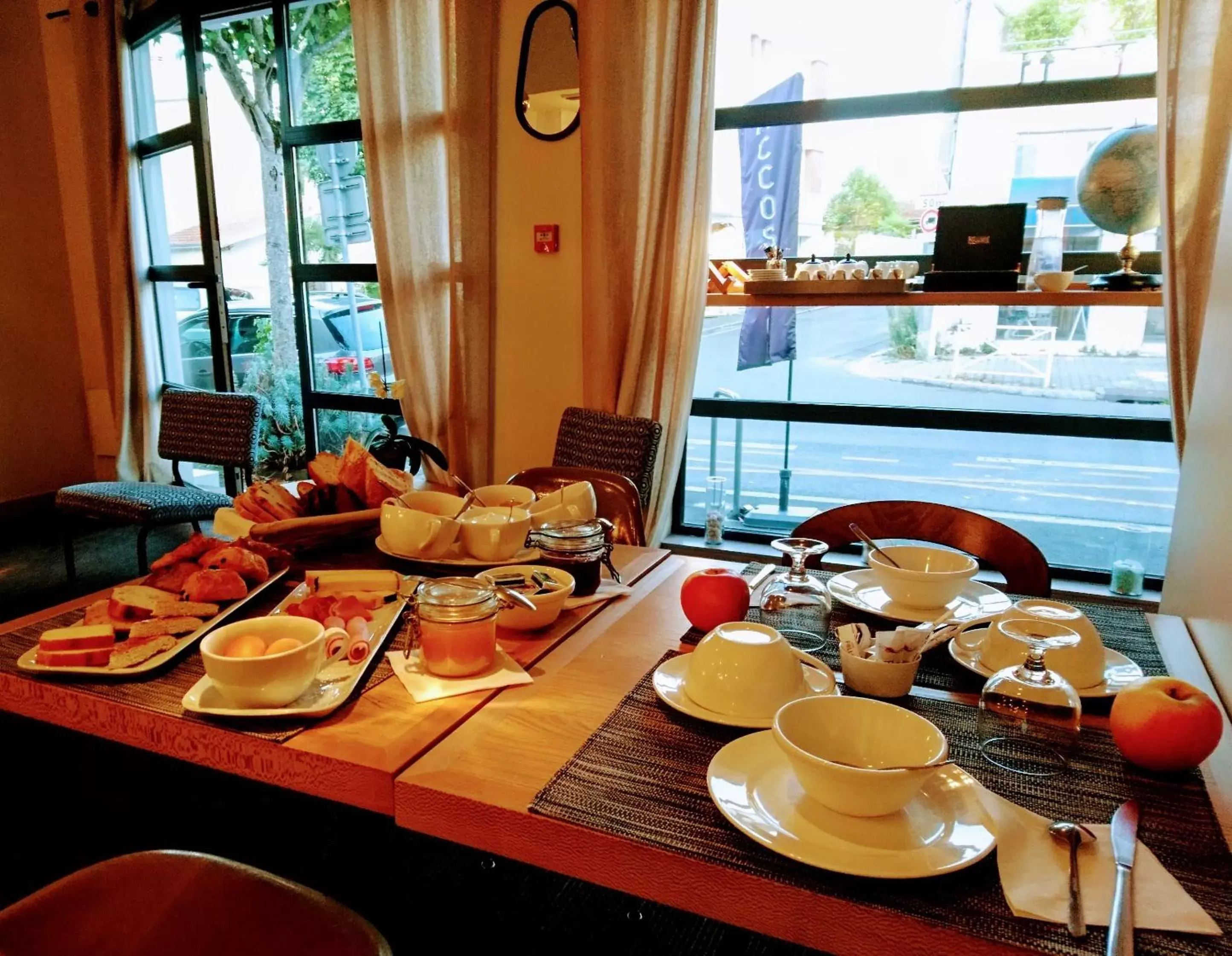 Buffet breakfast, Breakfast in Accostage Hôtel Plage de la Concurrence