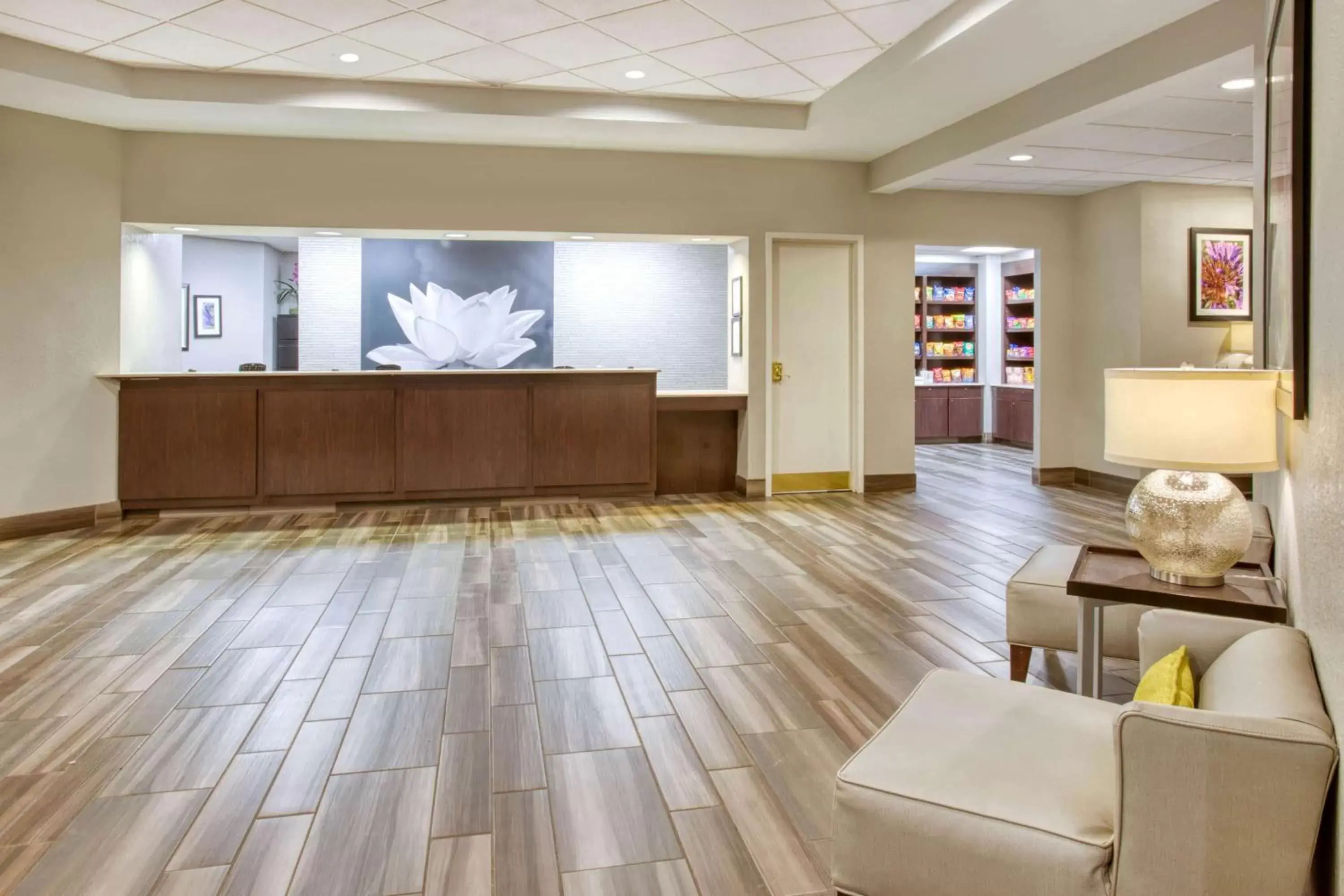 Lobby or reception in La Quinta by Wyndham Minneapolis Bloomington W