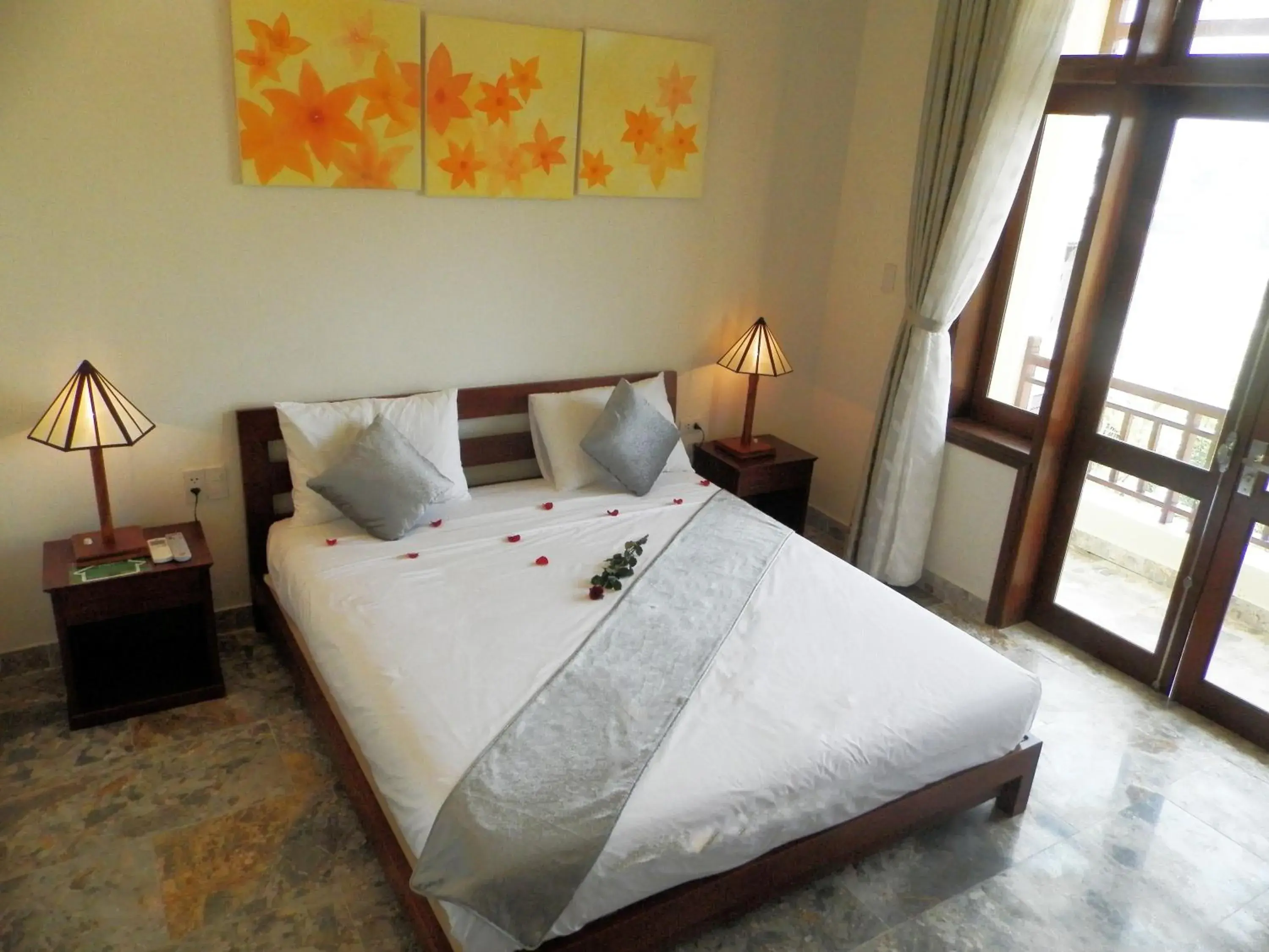 High - End Deluxe Double or Twin Room in Hoi An Tnt Villa