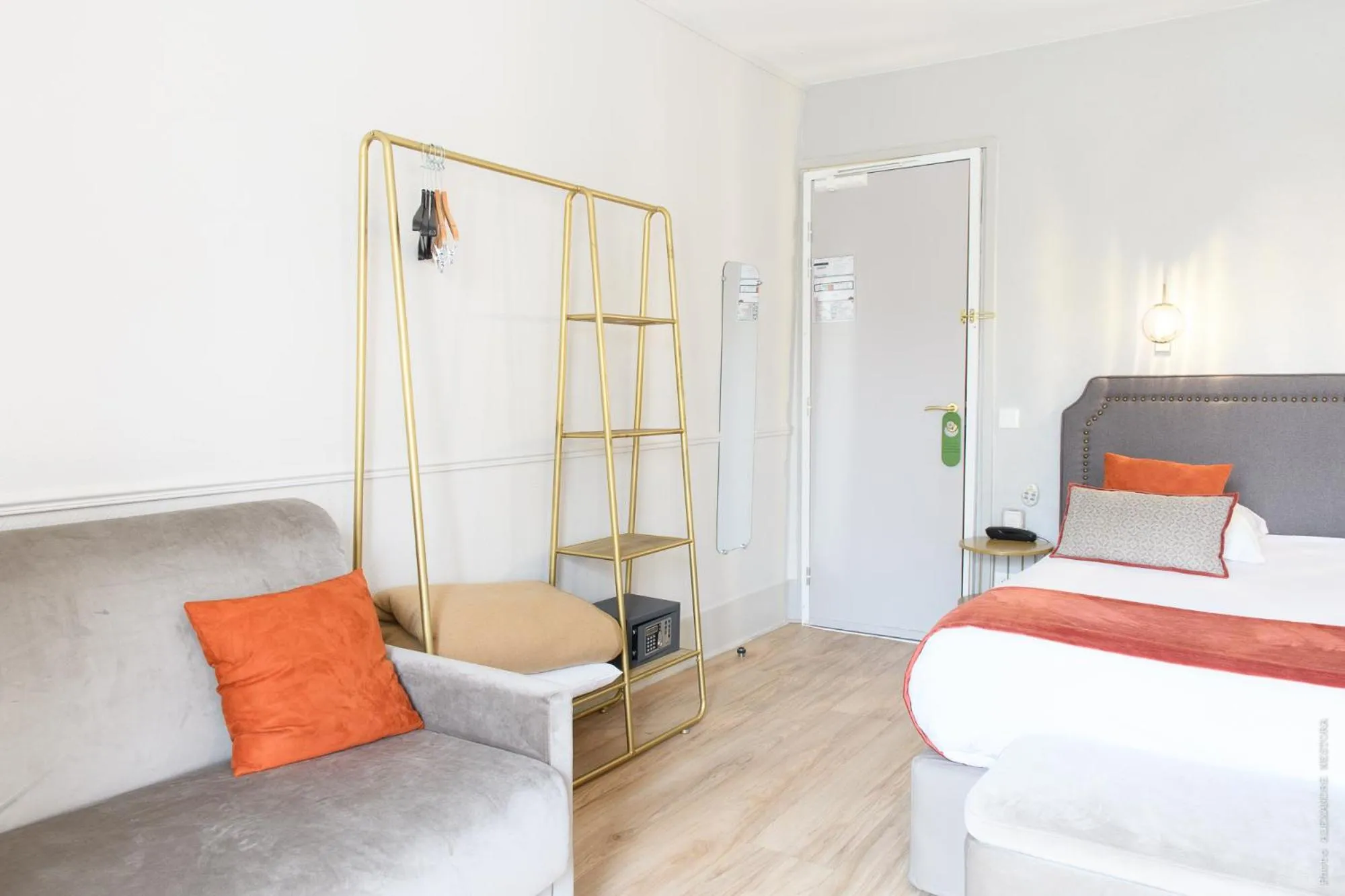 safe, Bed in A l'Hôtel Des Roys