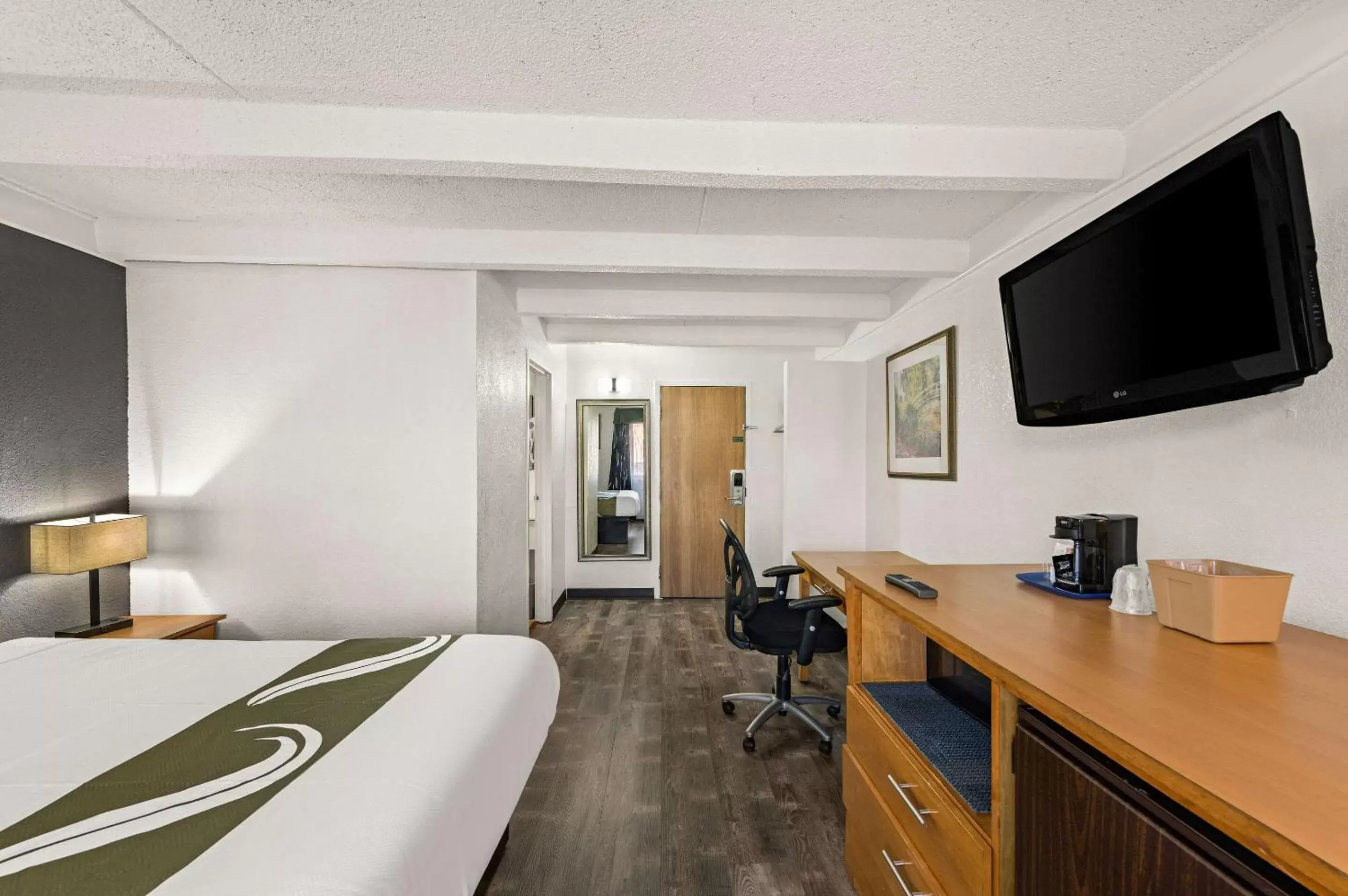 Bedroom, TV/Entertainment Center in Quality Inn & Suites near I-480 and I-29