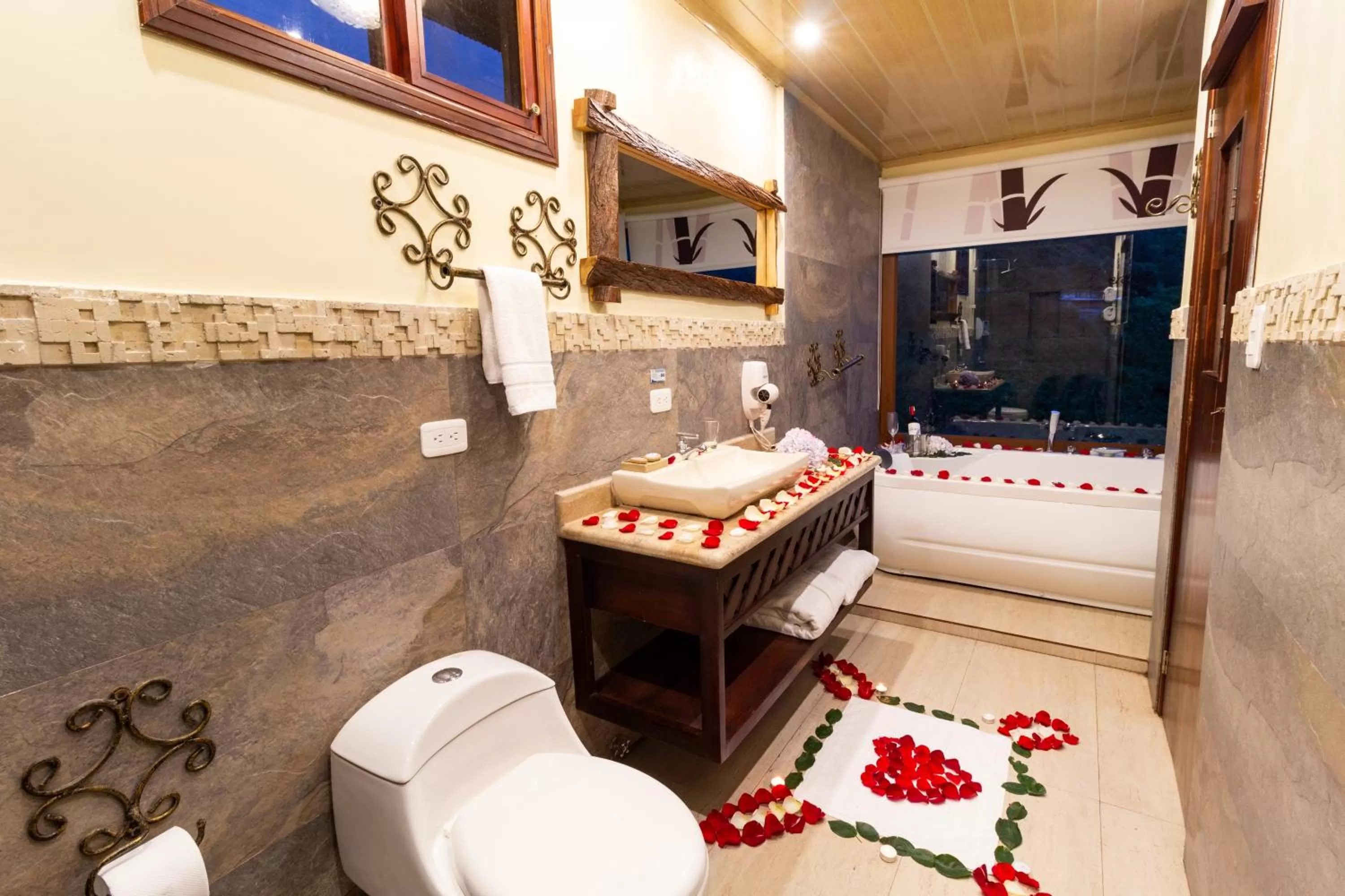 Hot Tub in Aldea Real Eco Friendly