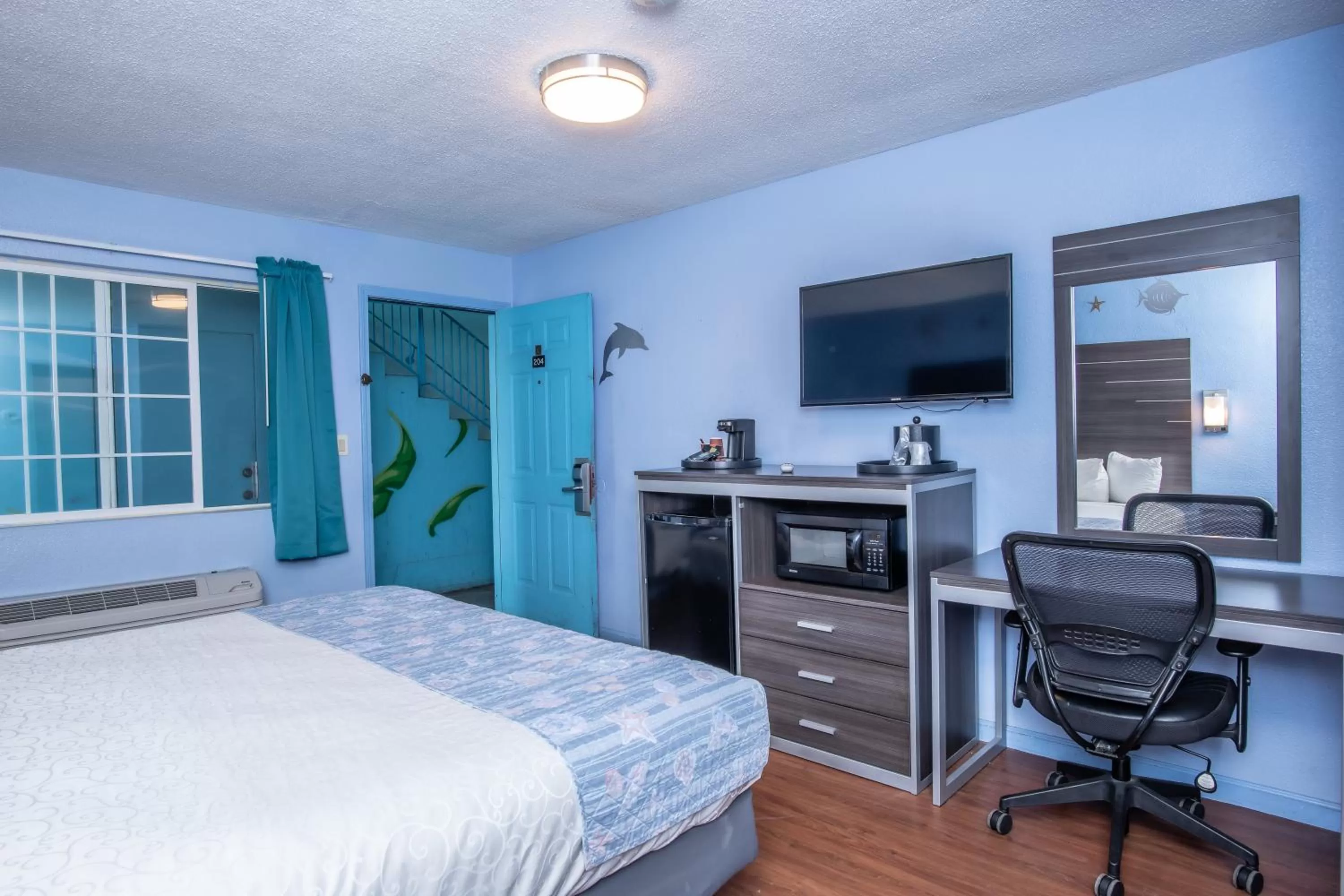 Bed in Aqua Breeze Inn