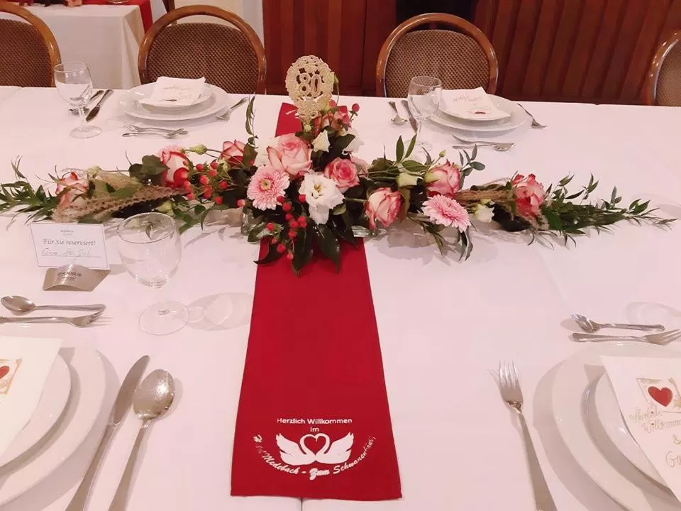 Banquet/Function facilities, Restaurant/Places to Eat in Hotel Medebach - Zum Schwanenkönig