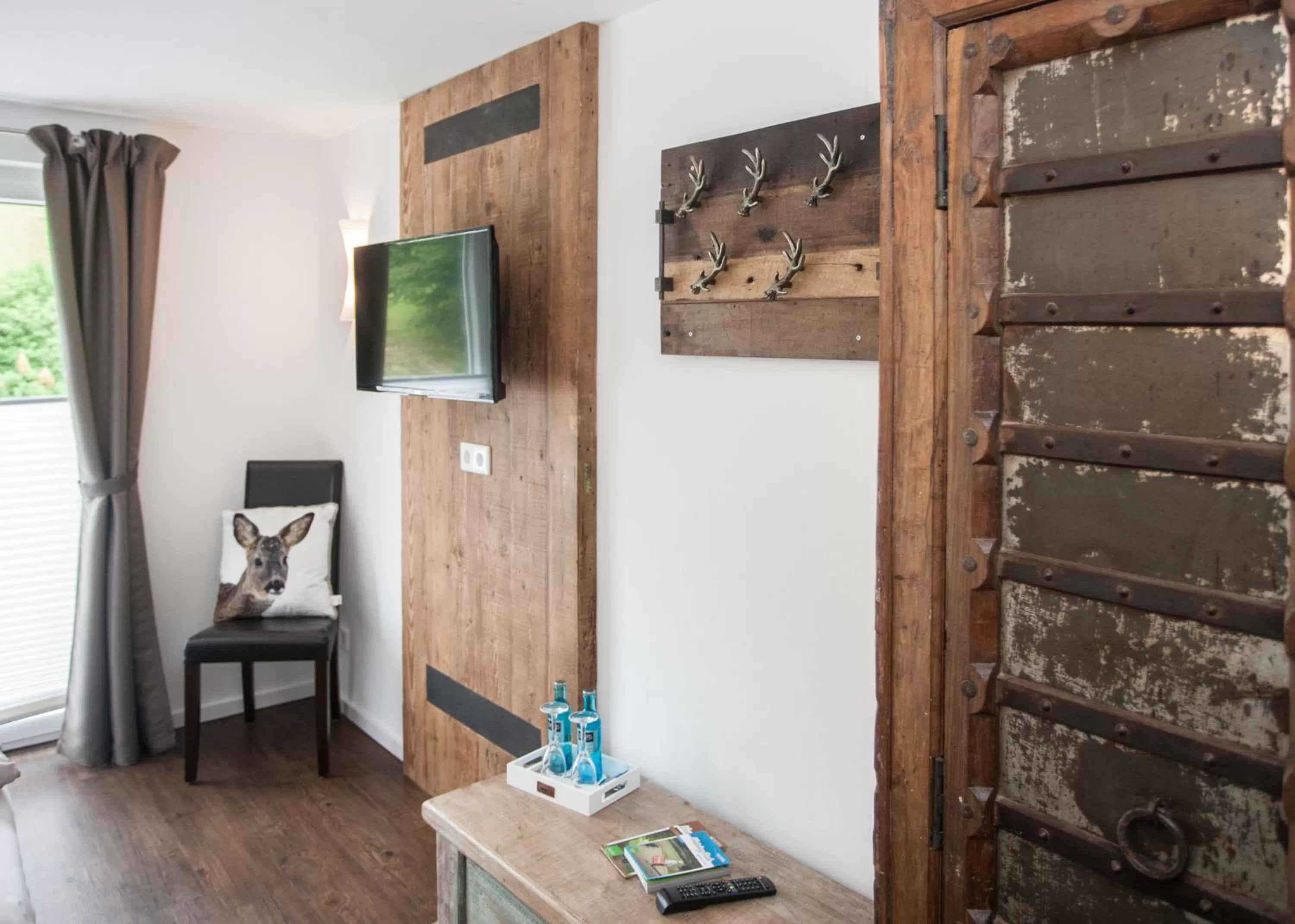 Photo of the whole room, TV/Entertainment Center in Die Sperre