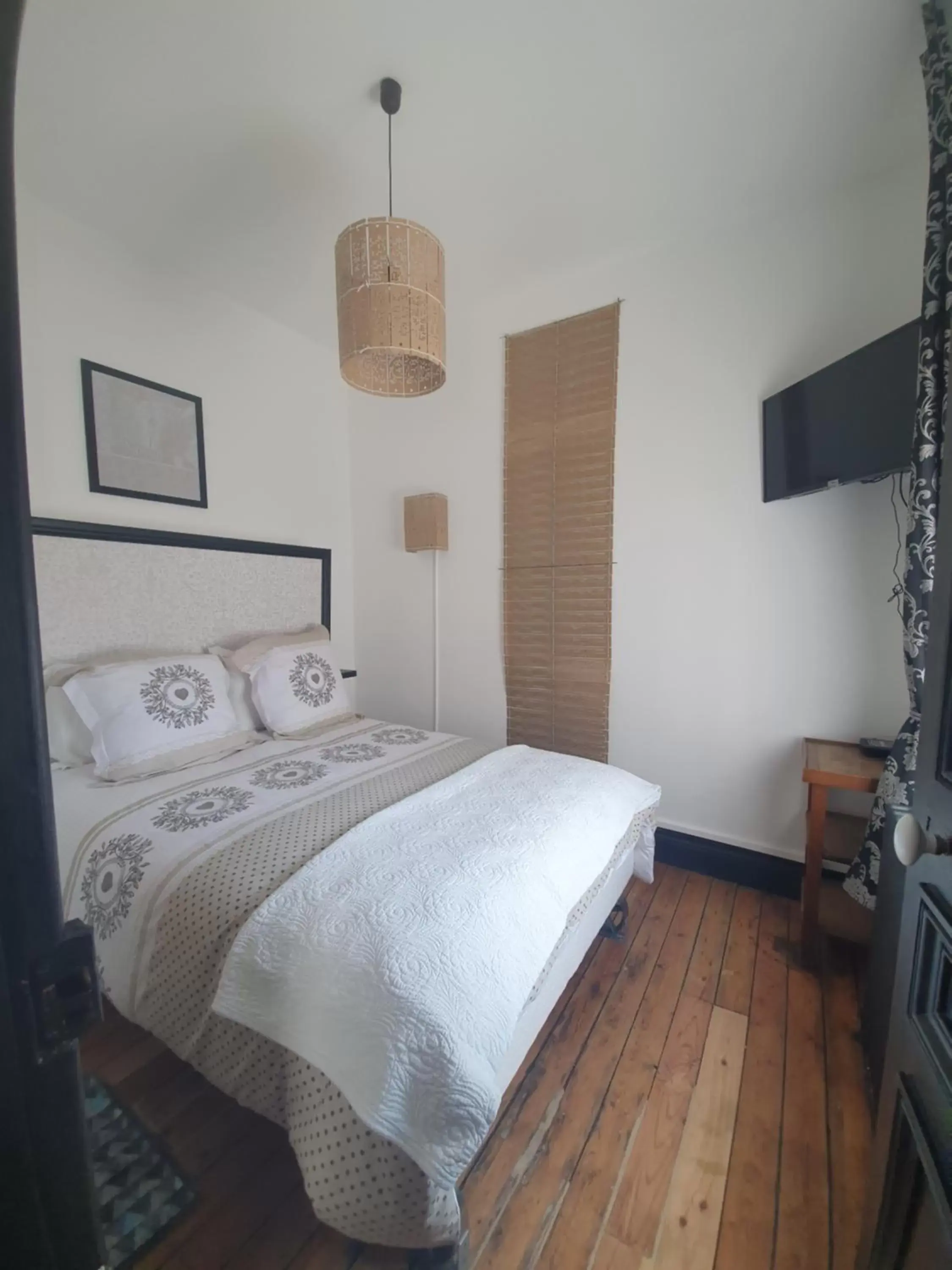 Double Room with Private Bathroom - single occupancy in B & B Les Secrets des Loges Double Room with Private Bathroom - single occupancy in B & B Les Secrets des Loges