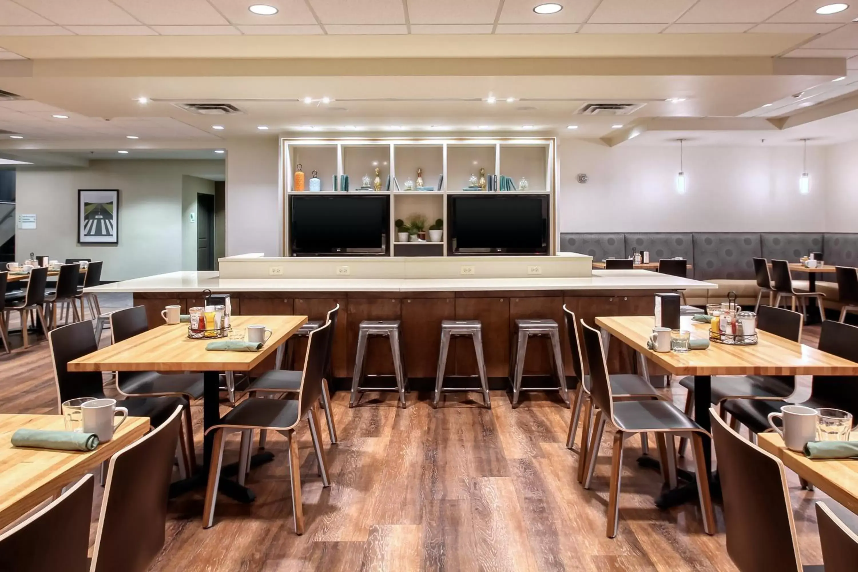Restaurant/Places to Eat in Holiday Inn & Suites Atlanta Airport North, an IHG Hotel