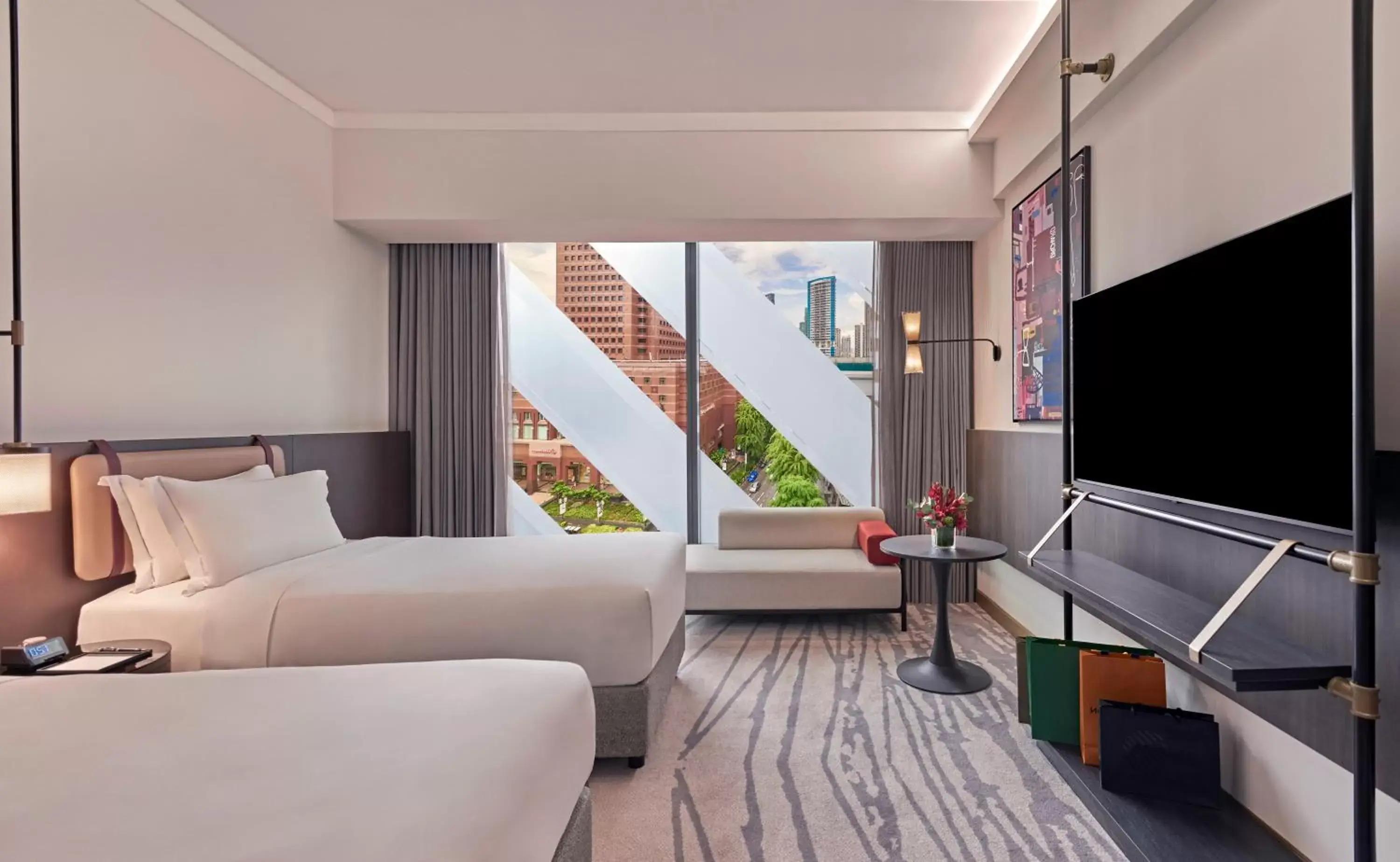 Bedroom, TV/Entertainment Center in Pullman Singapore Orchard