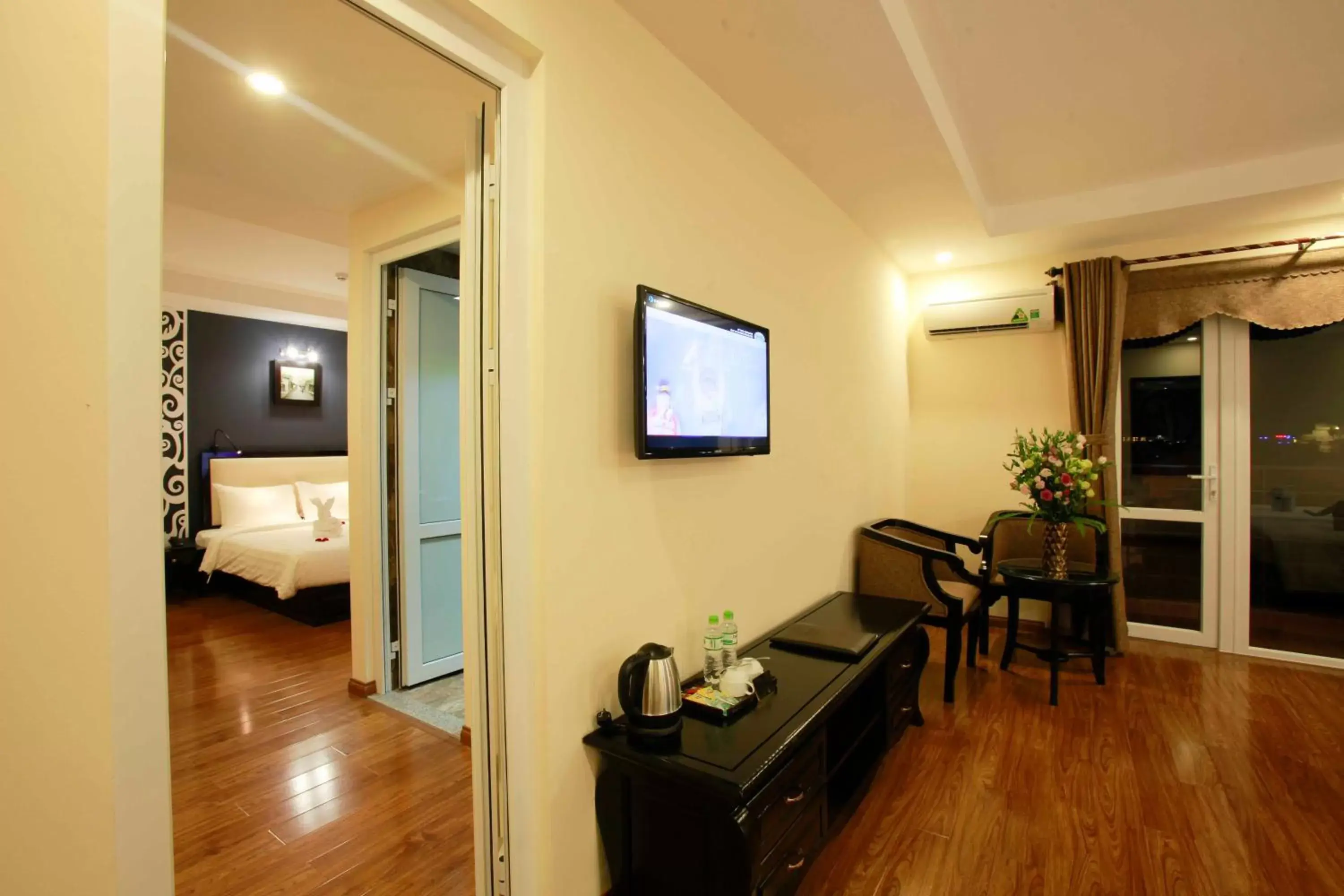 Bedroom, TV/Entertainment Center in Hoian Sincerity Hotel & Spa