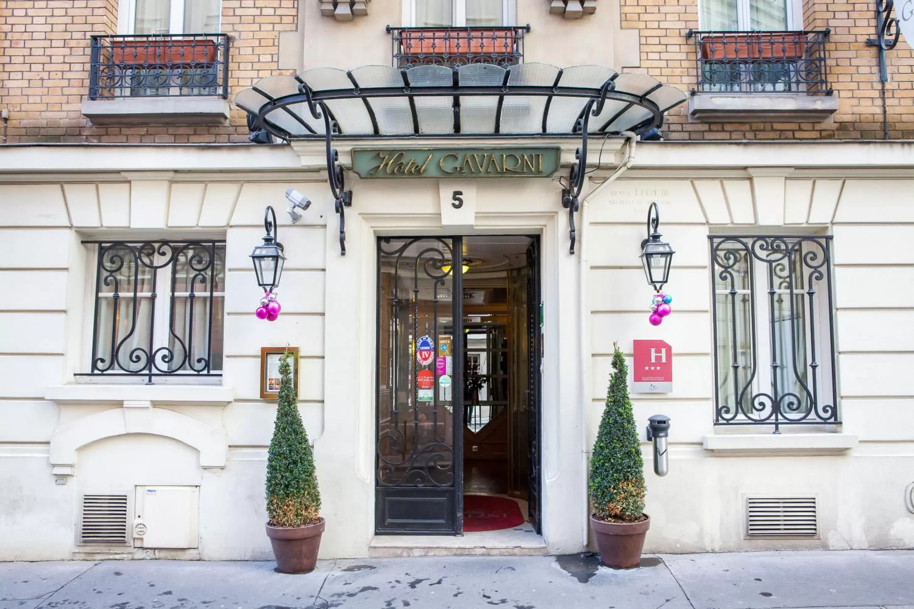 Facade/entrance in Gavarni Facade/entrance in Gavarni