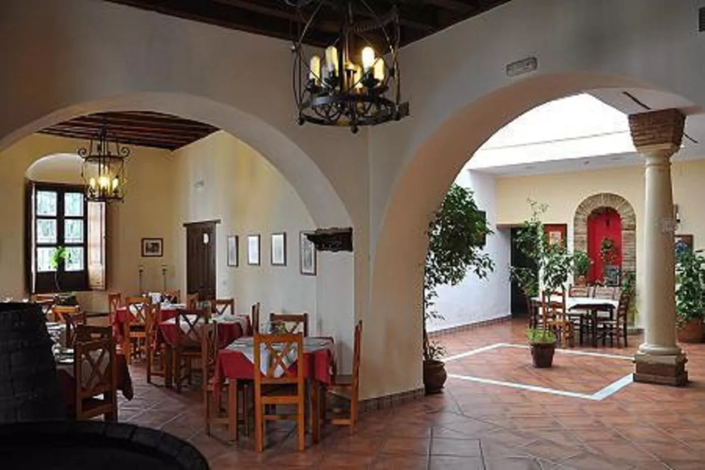 Restaurant/places to eat in Hotel Plateros