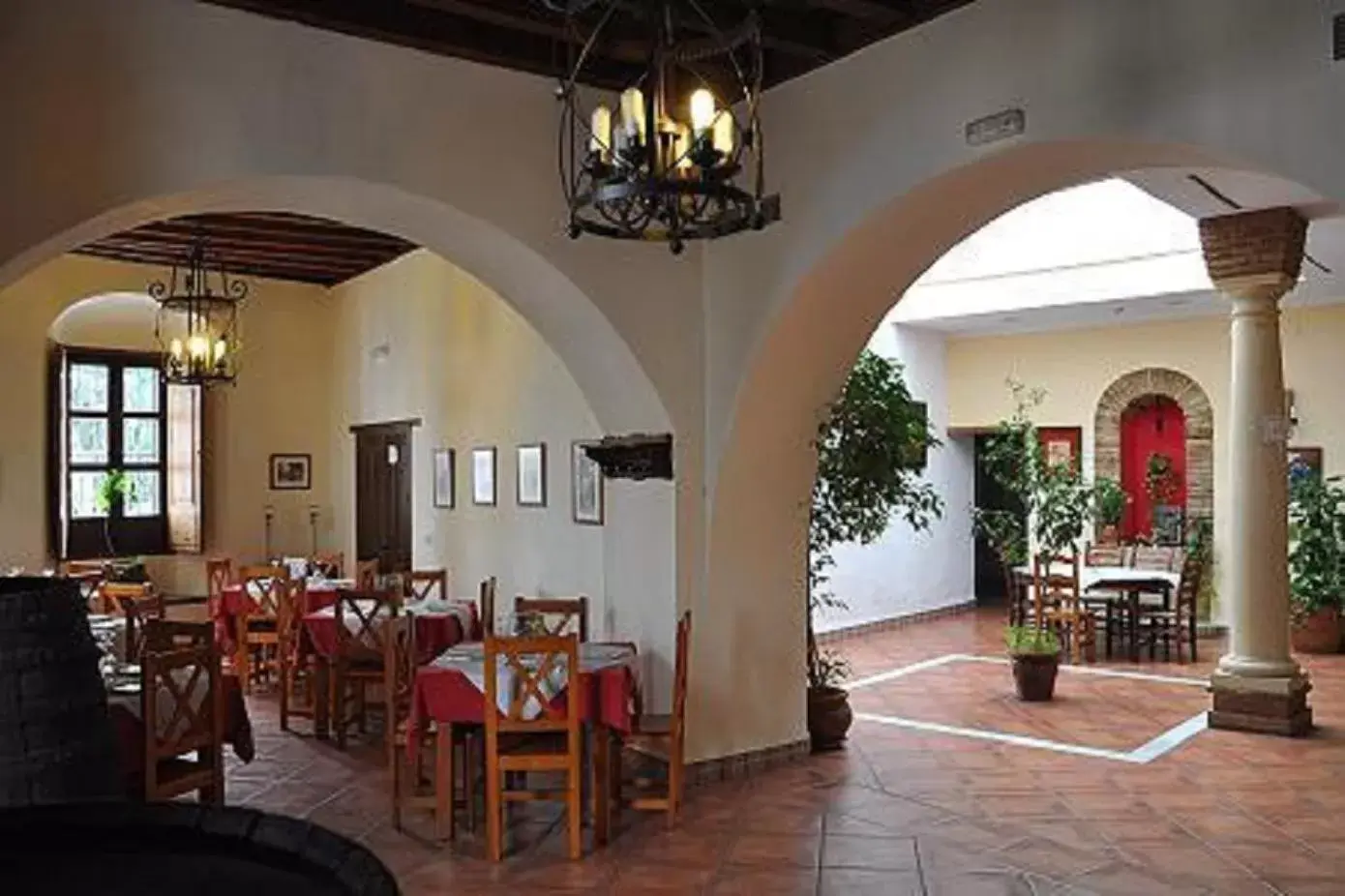 Restaurant/Places to Eat in Hotel Plateros