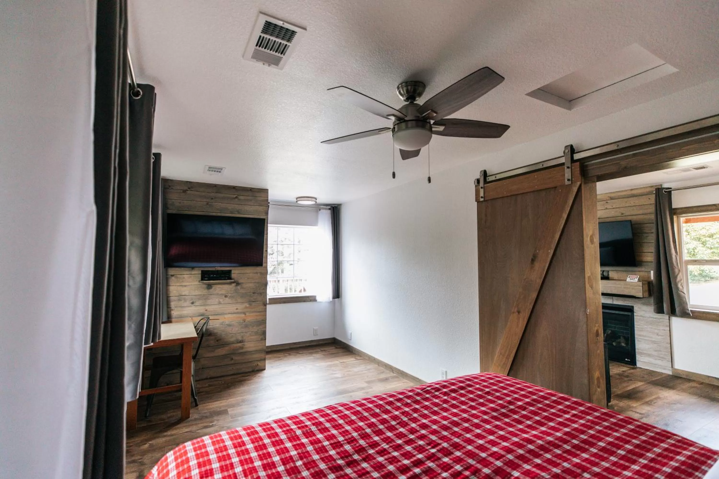 Bed in View Crest Lodge