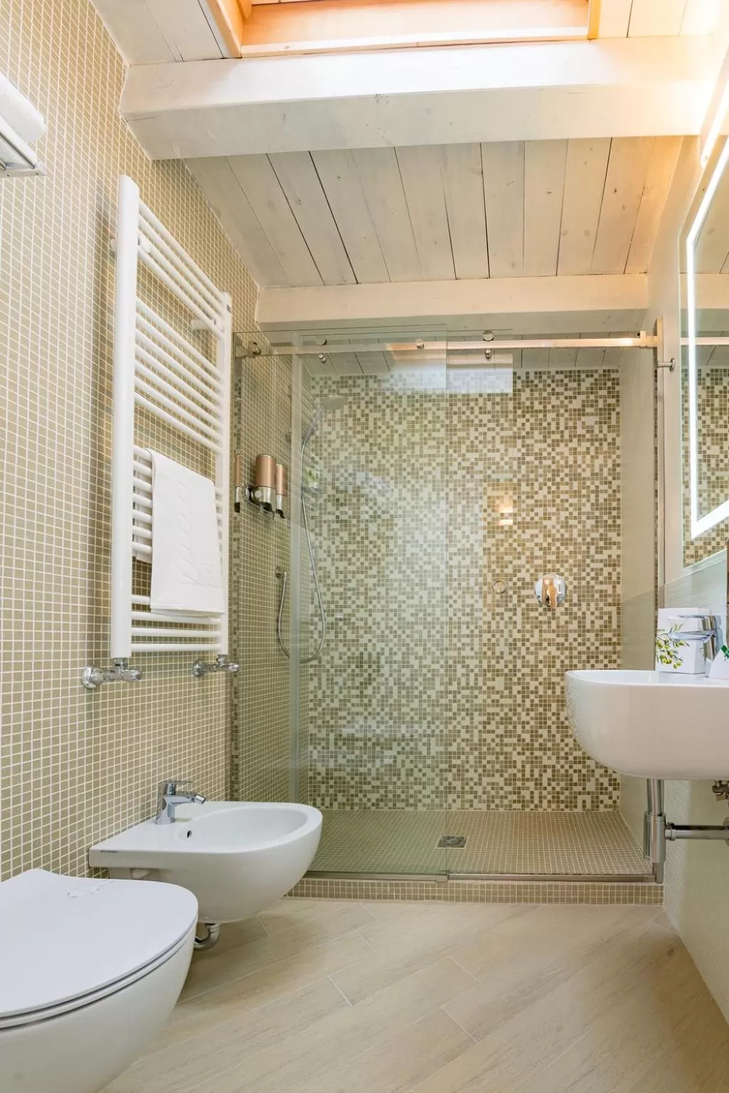 Shower in Le Maestranze Deluxe Rooms
