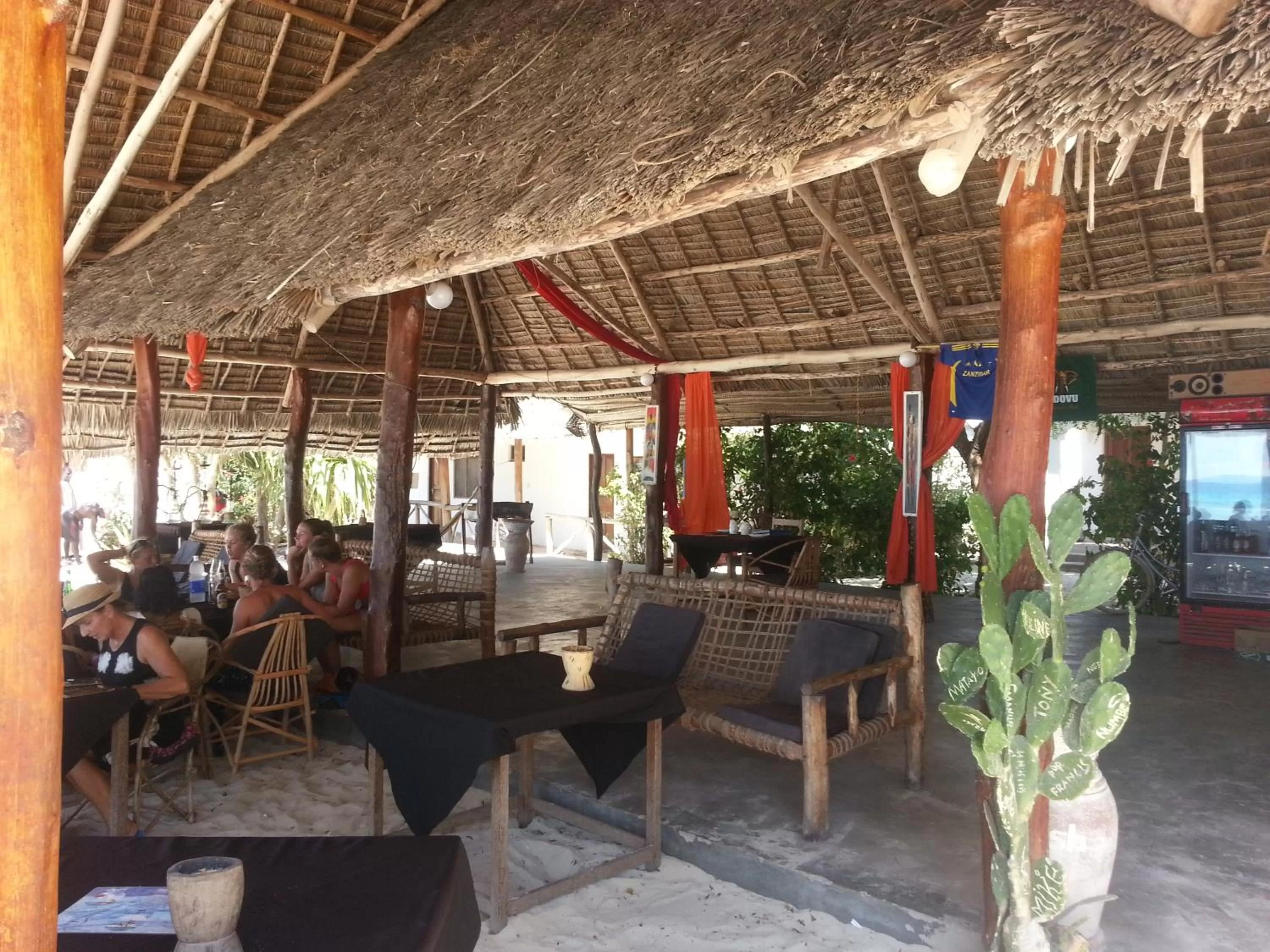 Restaurant/places to eat in Ebony & Ivory Beach Bungalows