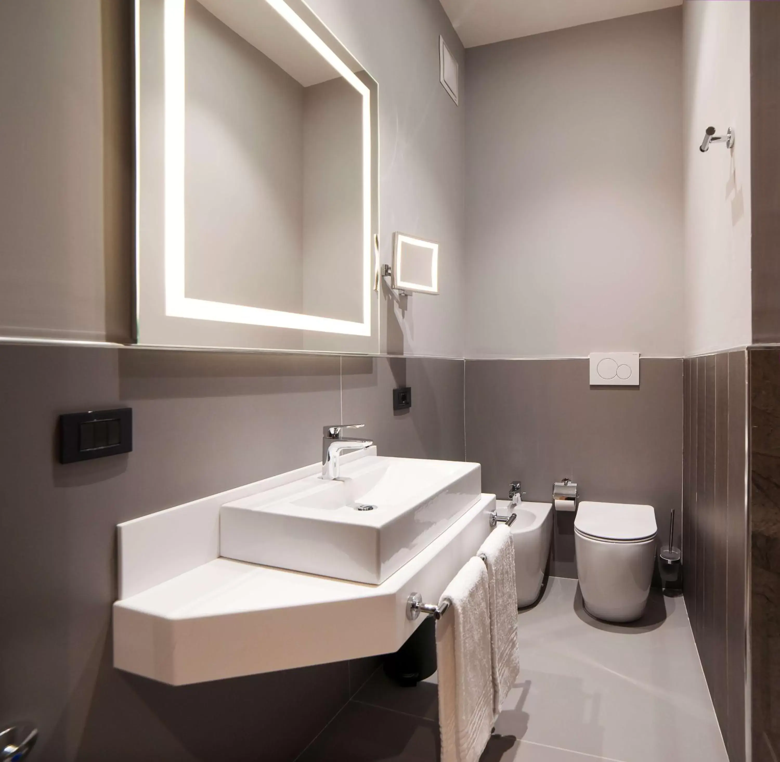 Bathroom in Radisson Hotel Nola Naples Bathroom in Radisson Hotel Nola Naples