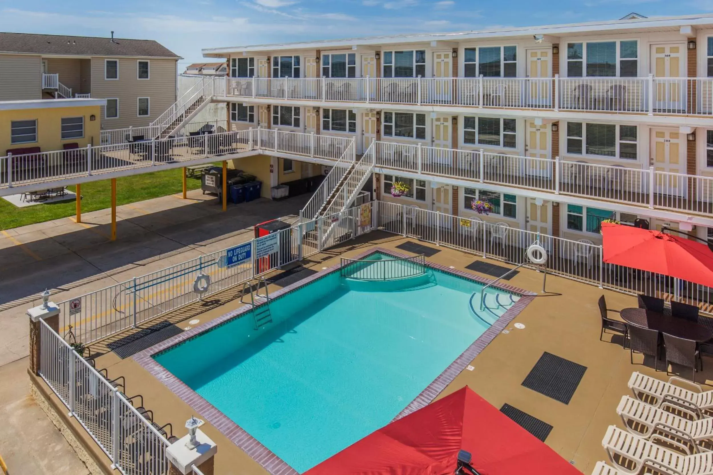 Facade/entrance, Pool View in Esplanade Suites - A Sundance Vacations Property