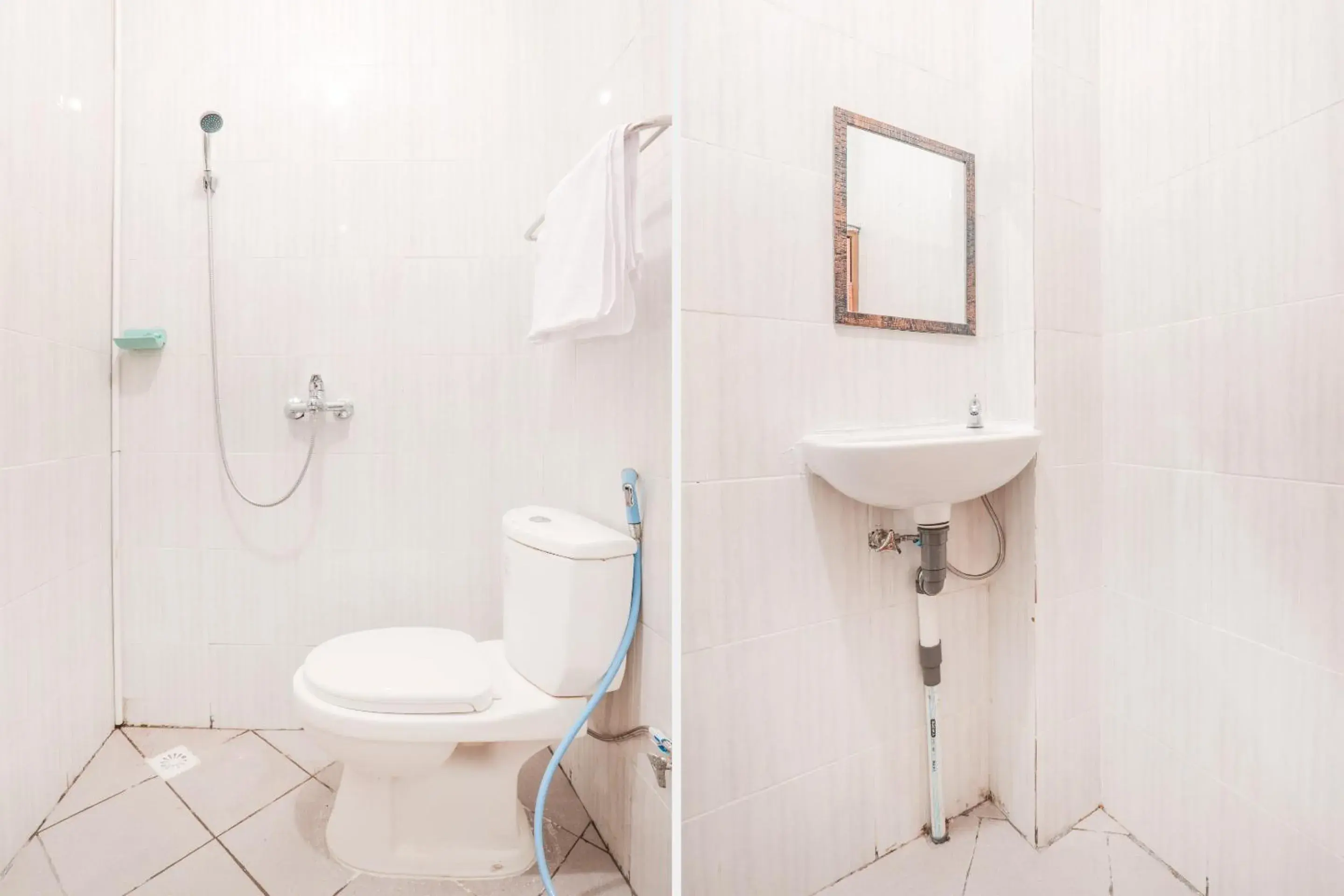 Bathroom in OYO 160 Lontar Residence Near Bina Sehat Hospital Mandiri