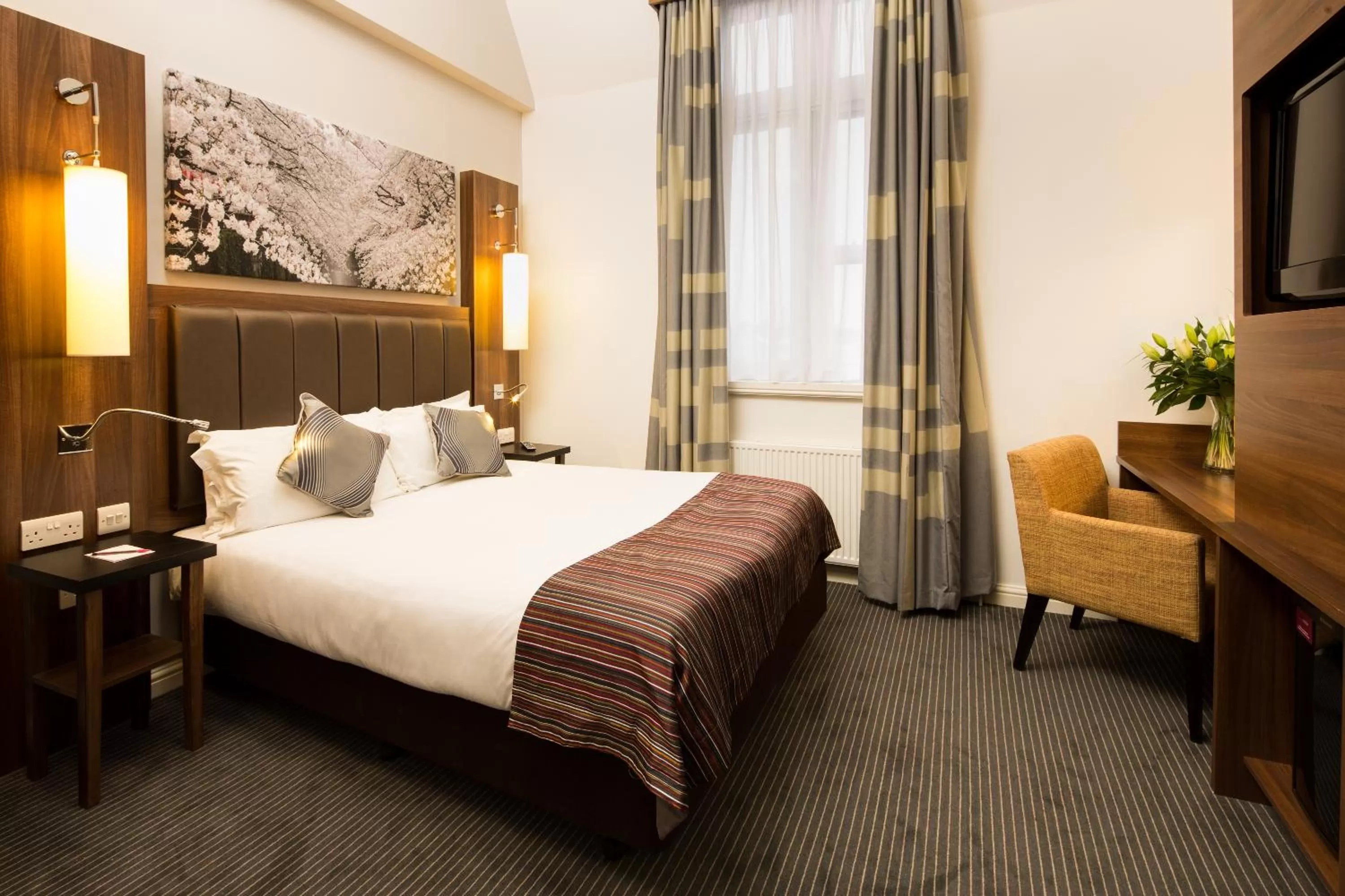 Photo of the whole room, Bed in Mercure Darlington King's Hotel