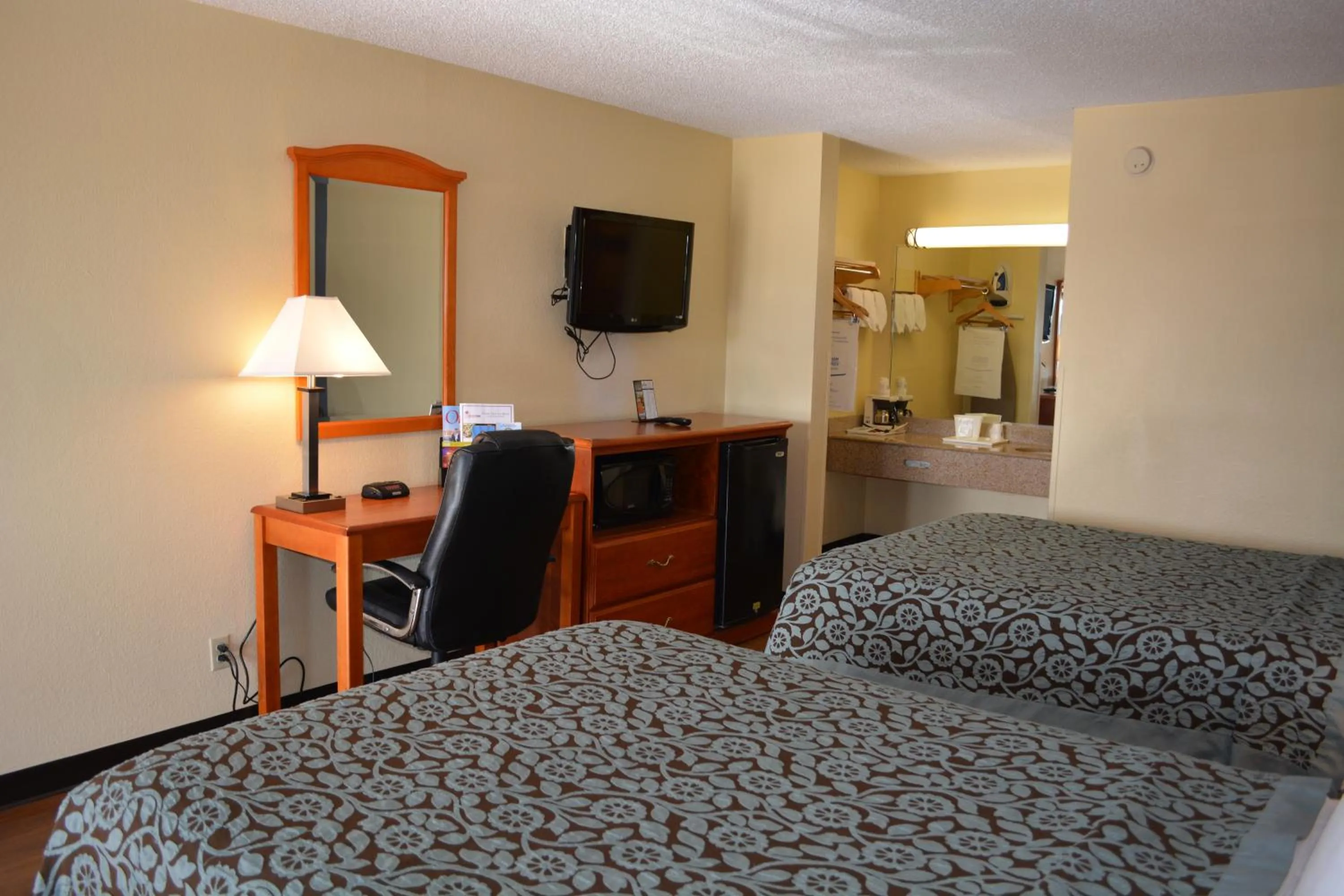 Bed in Days Inn by Wyndham Jacksonville NC
