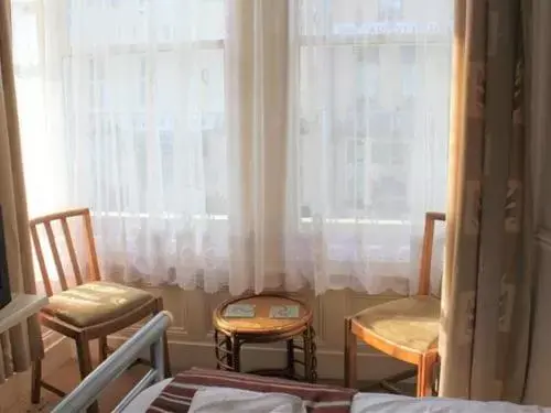 Bedroom, Seating Area in Seagull Hotel