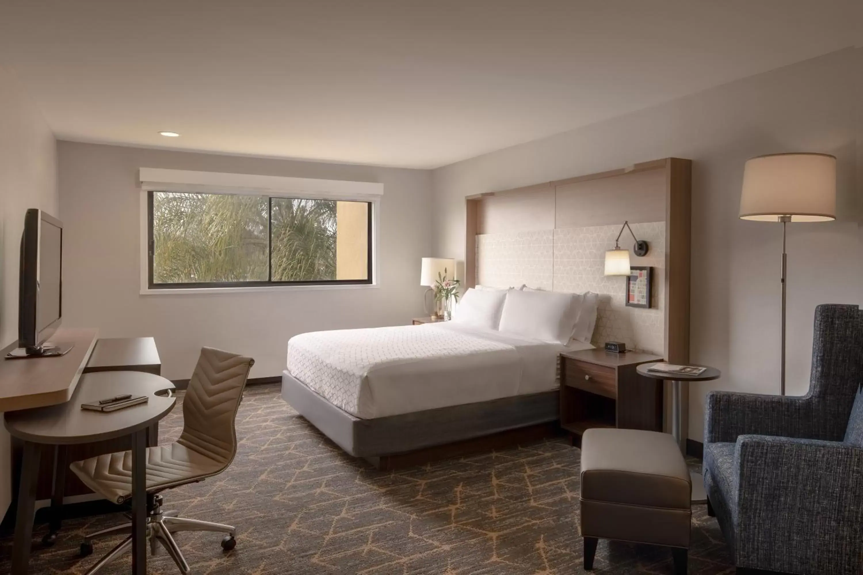 Bedroom in Holiday Inn Santa Ana-Orange County Airport, an IHG Hotel