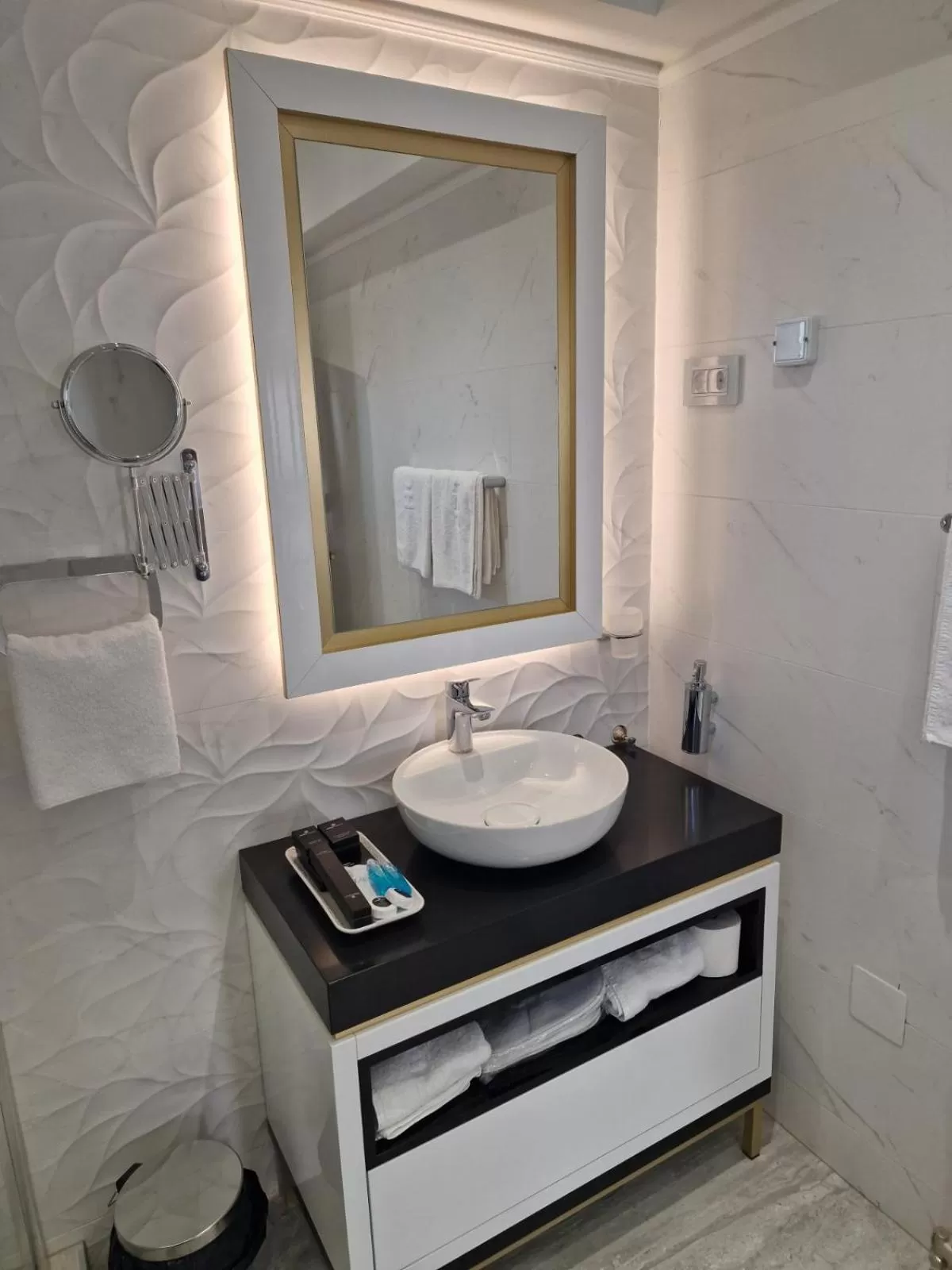 Deluxe Twin Room in Queen Palace