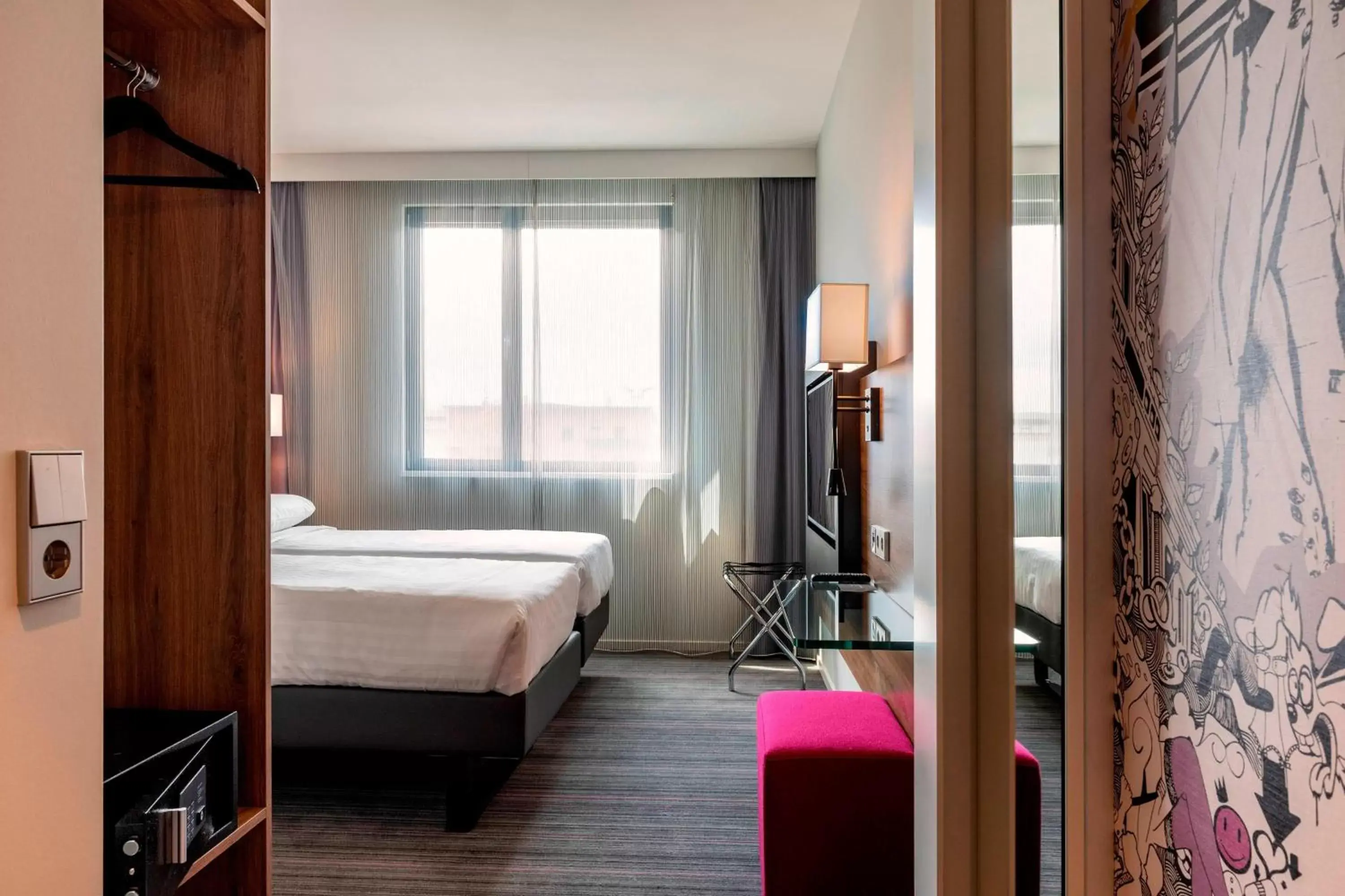 Bedroom, Bed in Moxy Milan Linate Airport