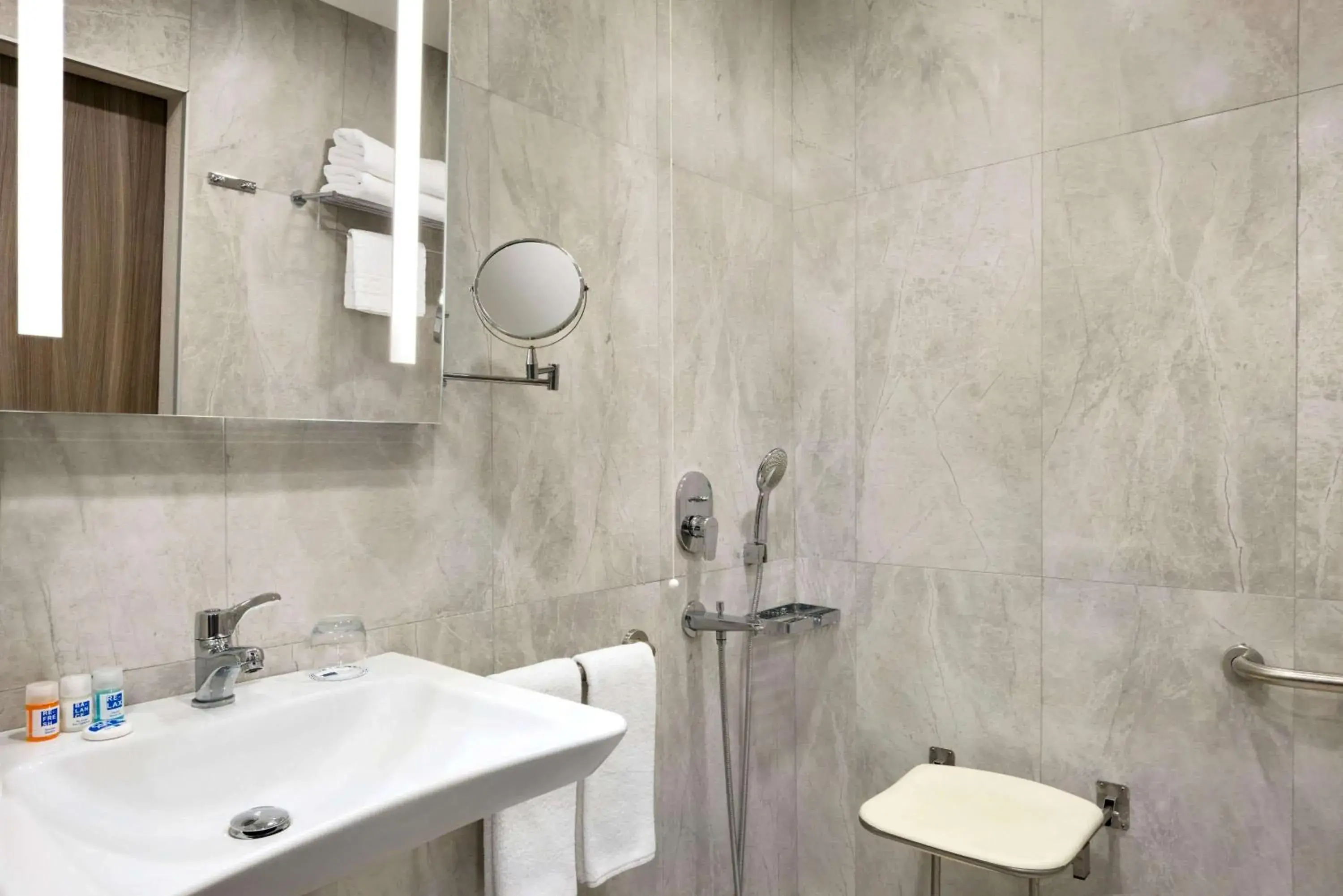 Photo of the whole room, Bathroom in Tryp by Wyndham Istanbul Taksim