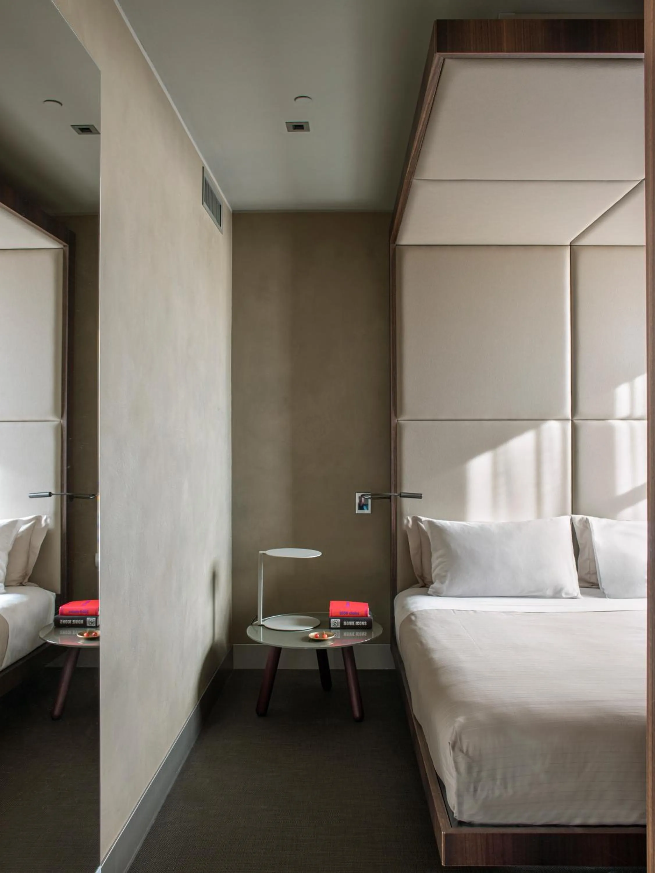 Bed in ME Milan Il Duca