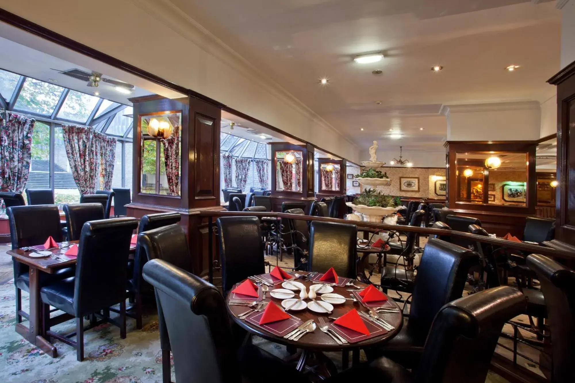 Lounge or bar, Restaurant/Places to Eat in Britannia Hotel Coventry
