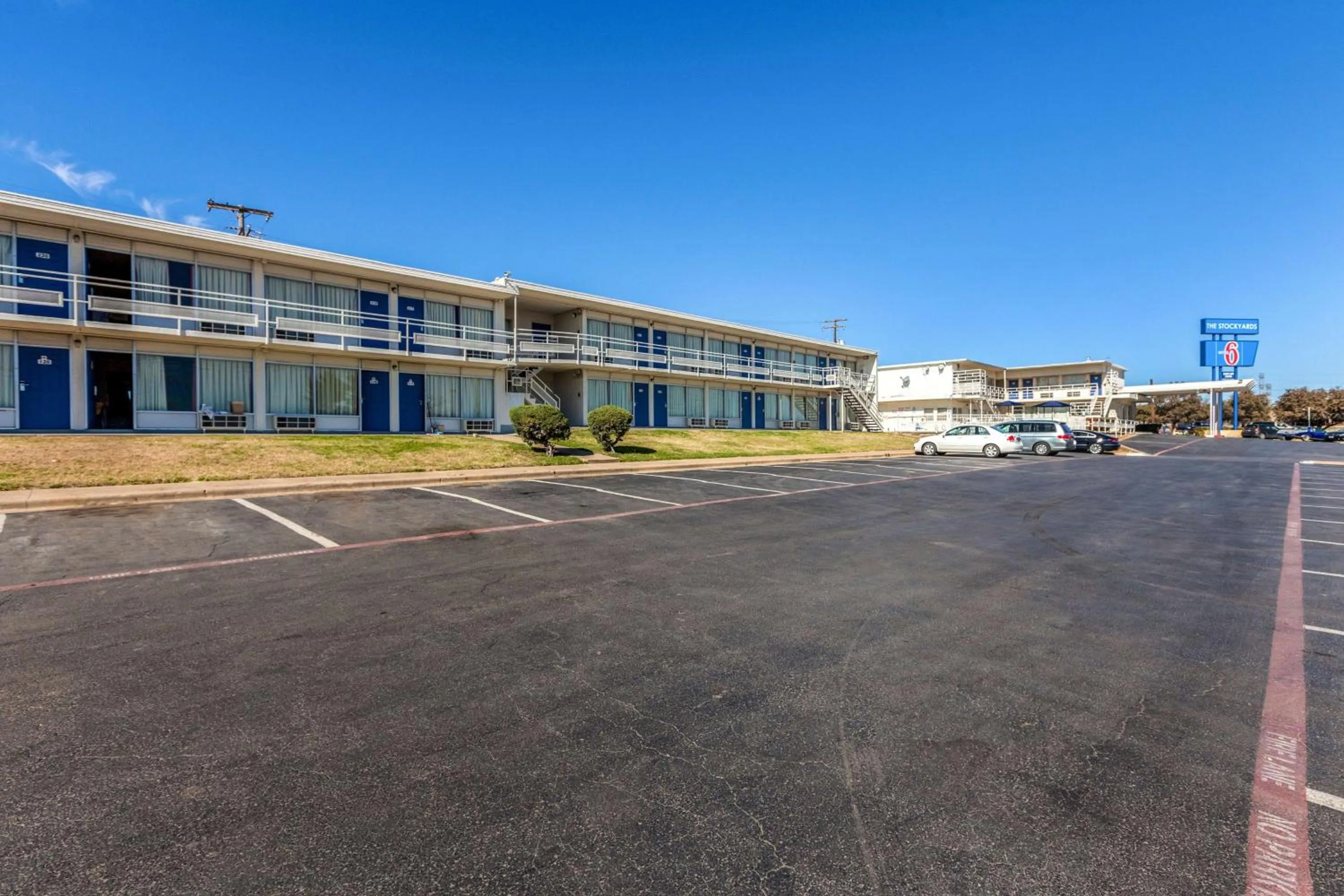 Property building in Motel 6 Fort Worth, Tx - Stockyards