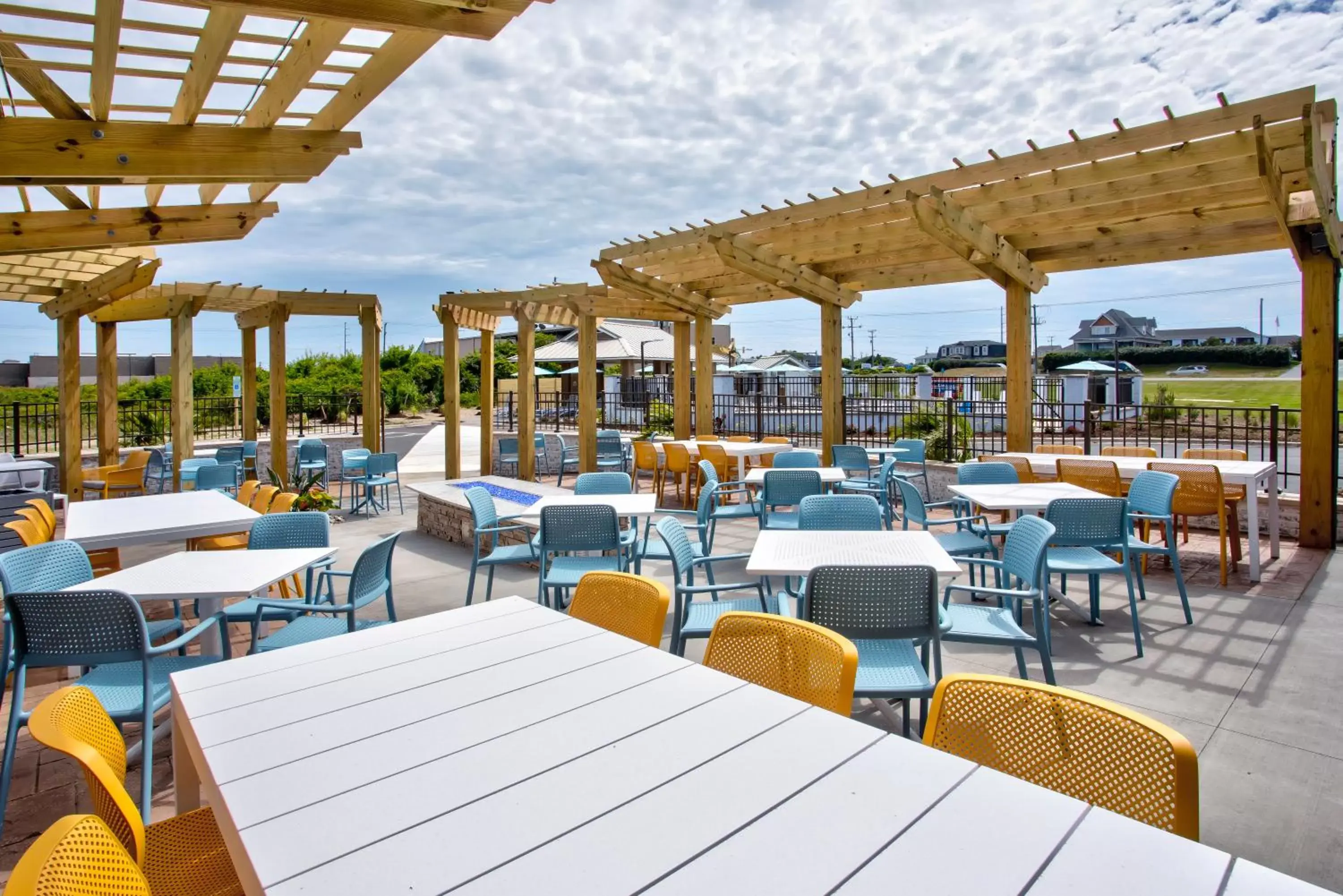 Balcony/Terrace, Restaurant/Places to Eat in Holiday Inn Express - Kitty Hawk - Outer Banks, an IHG Hotel