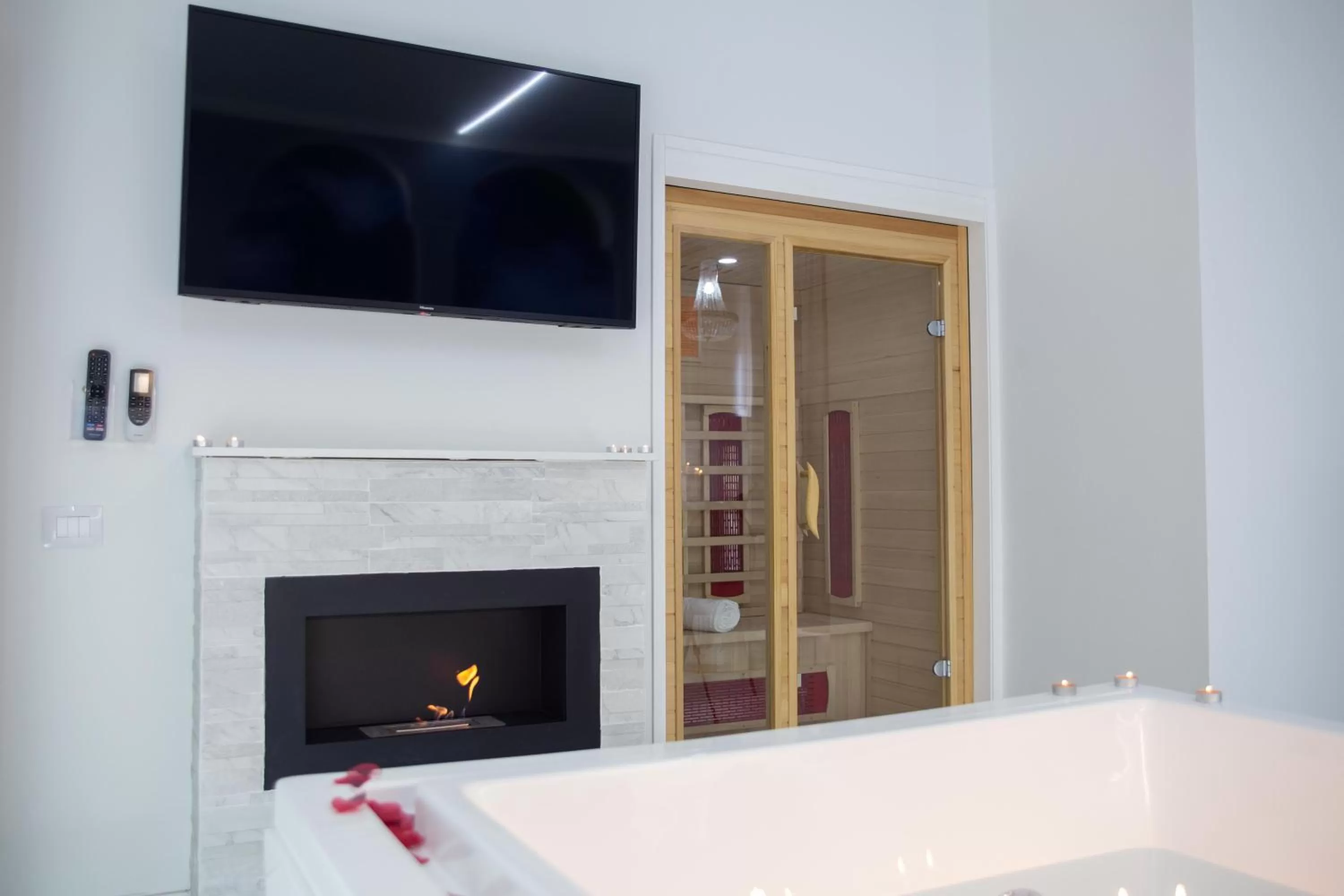 Communal lounge/ TV room in Love Suite Roma - Il Nido d'Amore