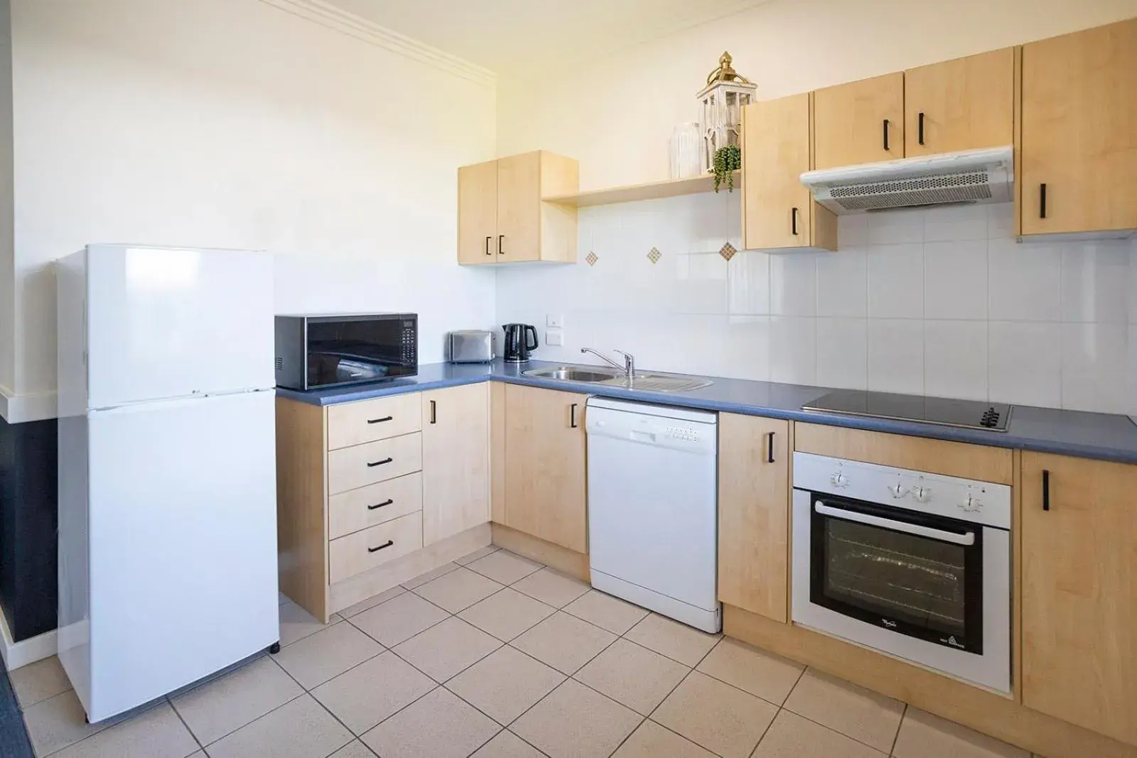 Kitchen or kitchenette, Kitchen/Kitchenette in Hawkesbury Race Club Motel