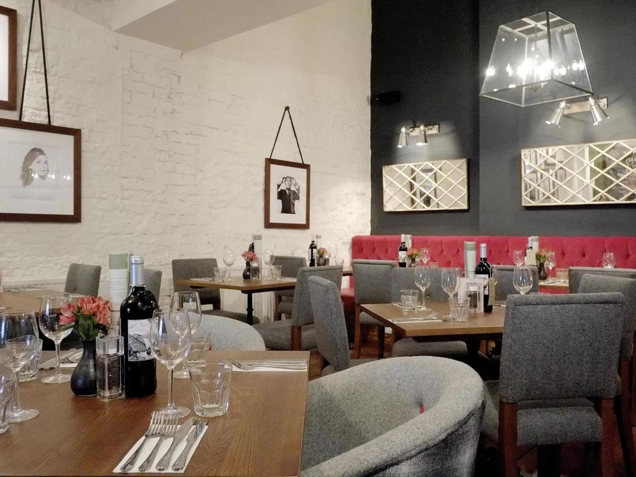 Restaurant/places to eat in The Rose and Crown