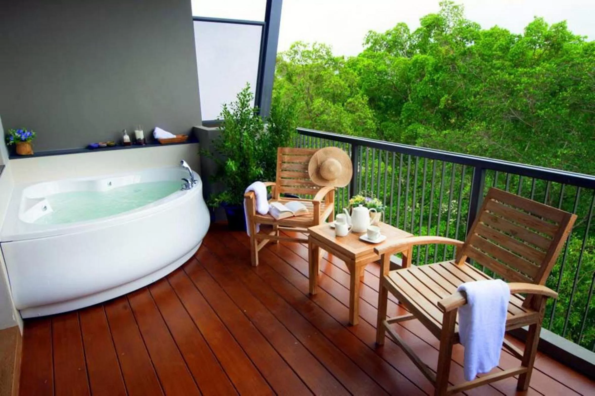 Shower in Rimnaam Klangchan Hotel - SHA Plus