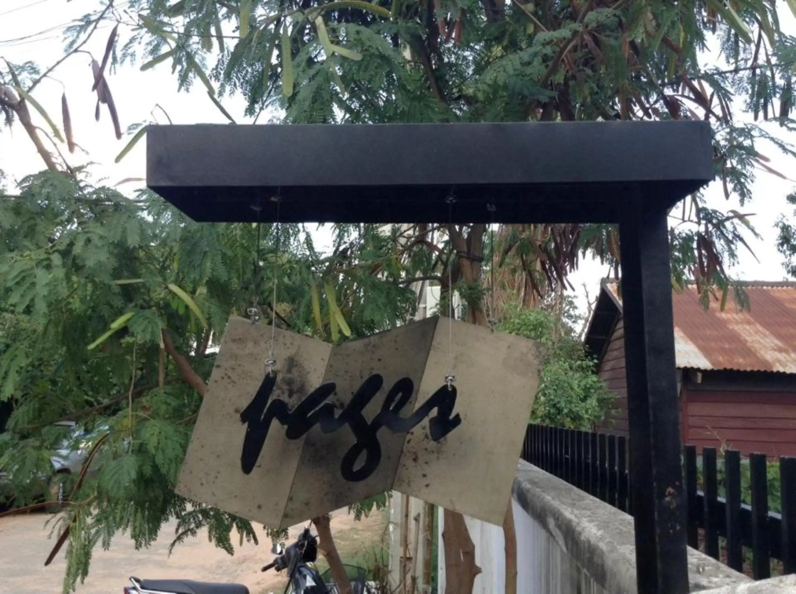 Facade/entrance in Pages Rooms Hotel Facade/entrance in Pages Rooms Hotel