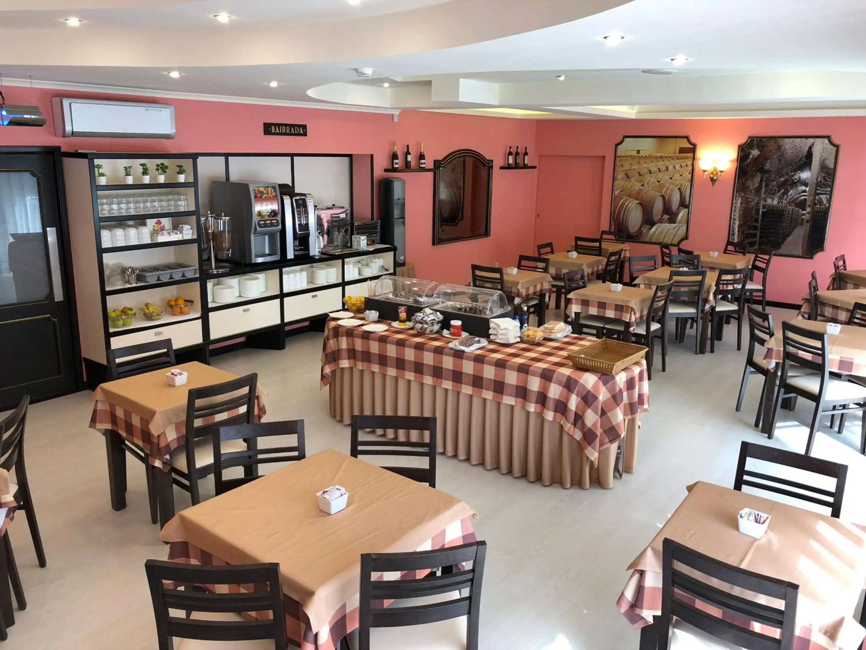 Breakfast, Restaurant/Places to Eat in Hotel Jardim