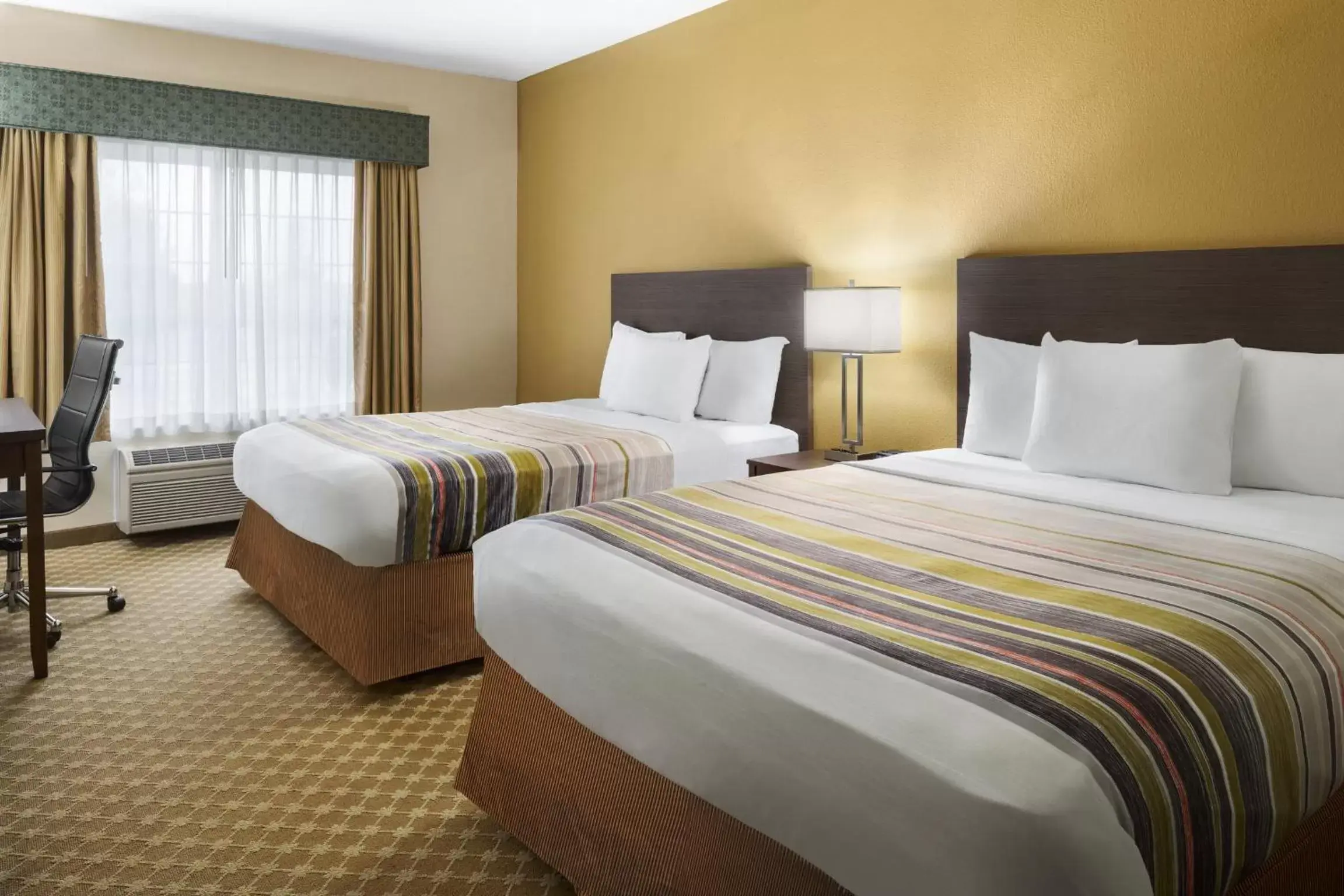 Bed in Country Inn & Suites by Radisson, Manteno, IL