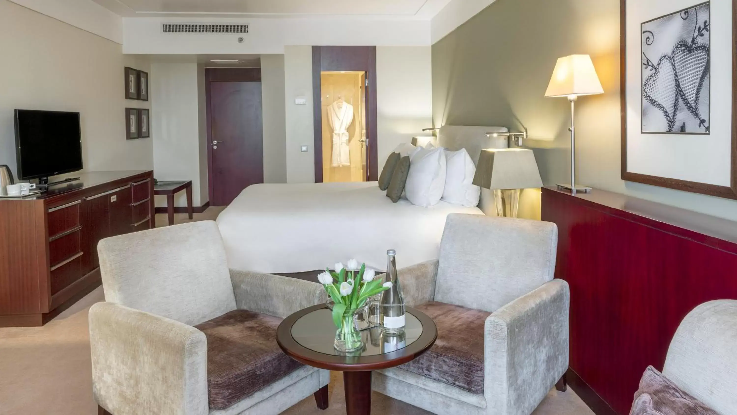 Bedroom in Crowne Plaza Porto, an IHG Hotel