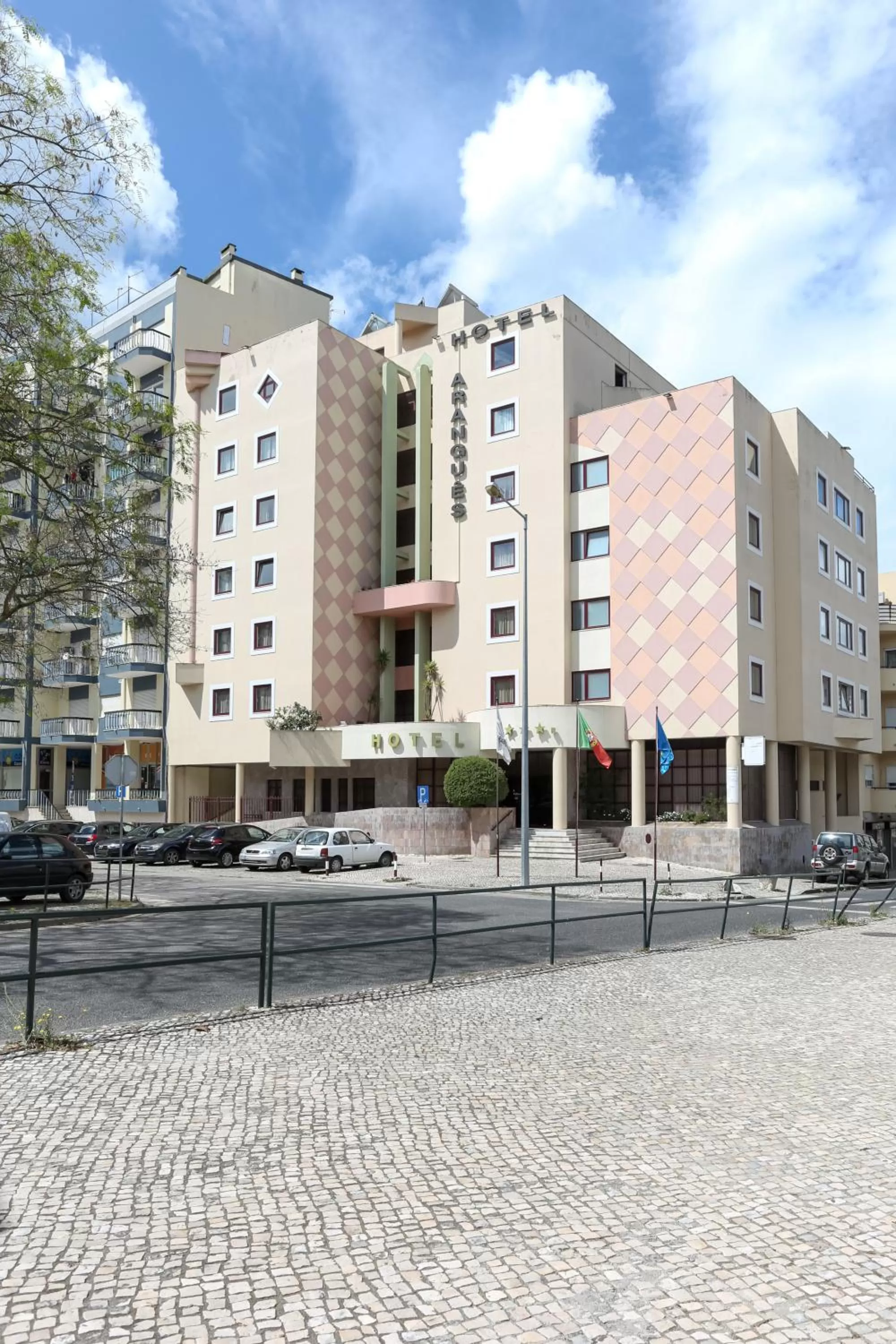 Property building in Hotel Arangues