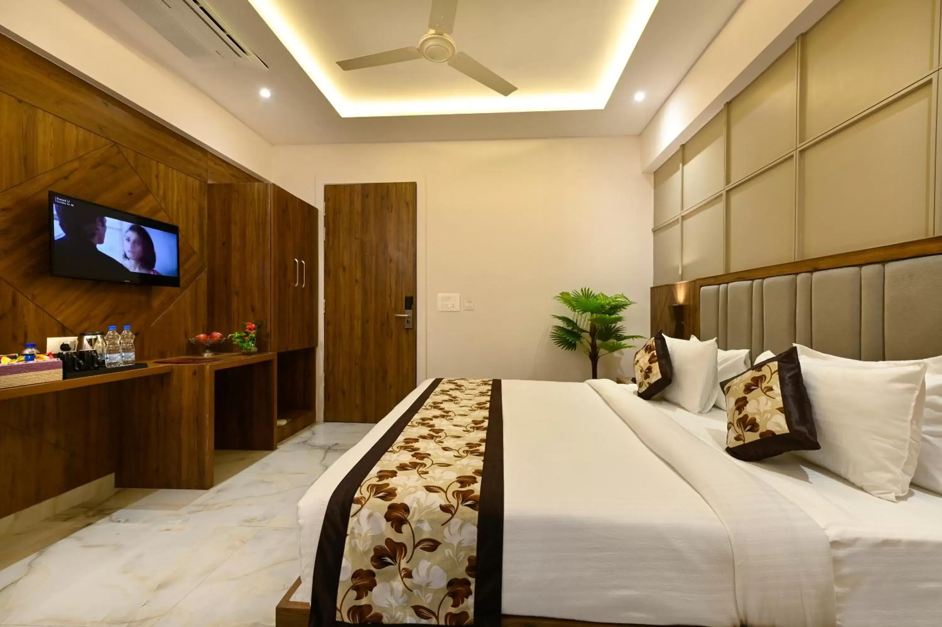 Bedroom, Bed in Hotel Avalon Palms Agra
