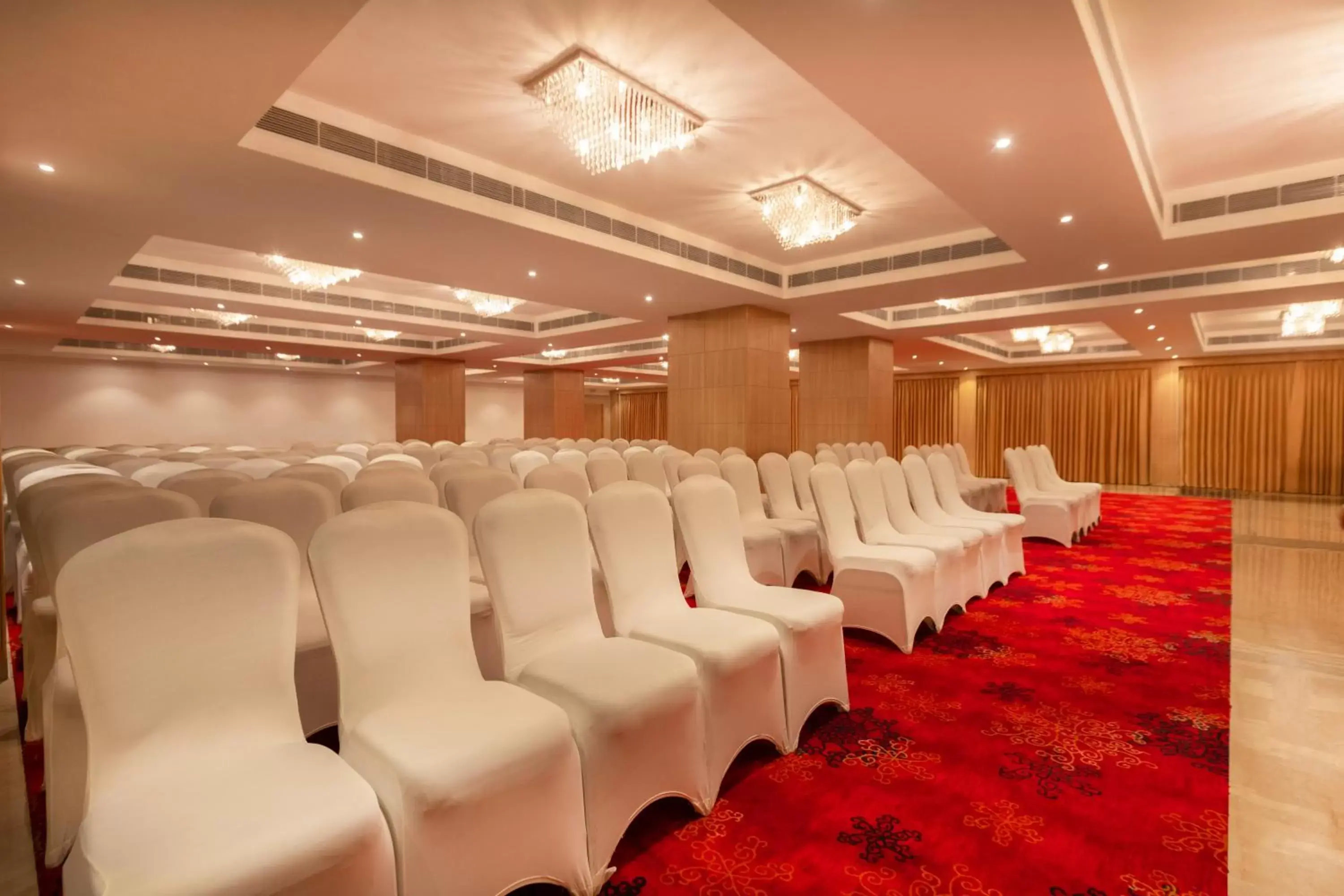 Banquet/Function facilities in Red Fox Hotel Dehradun