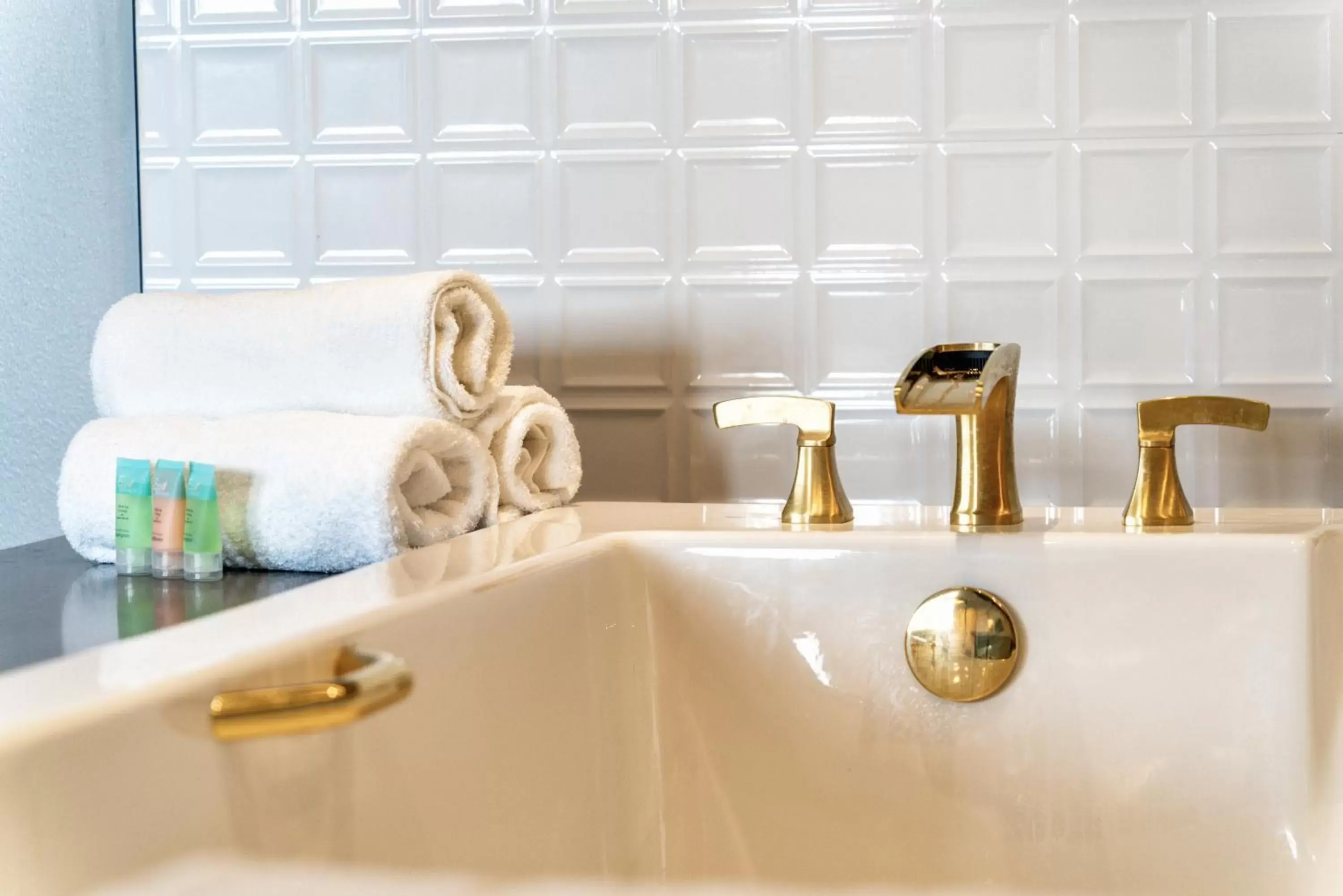 Bath, Bathroom in Aspire Inn Studios & Spas